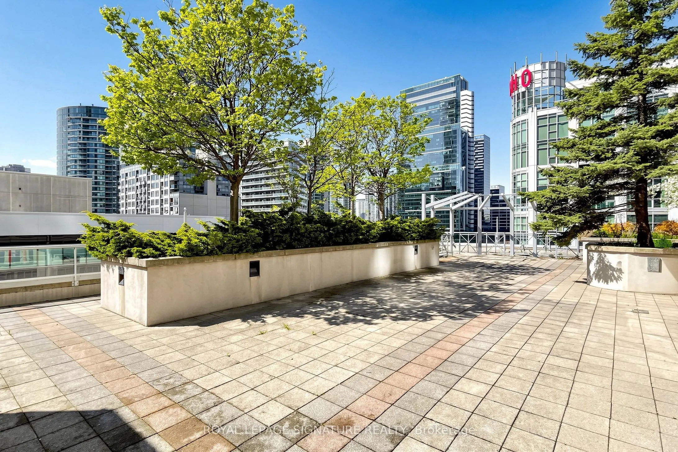 270 Wellington Street W #313