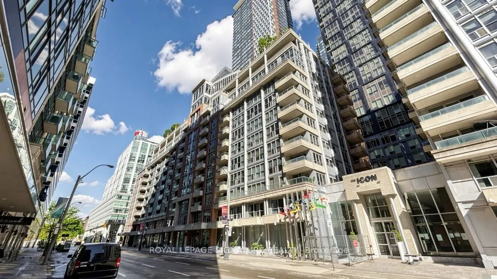 270 Wellington Street W #313