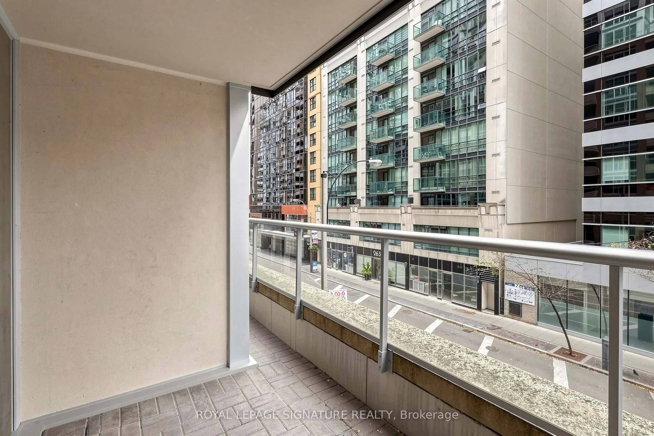 270 Wellington Street W #313