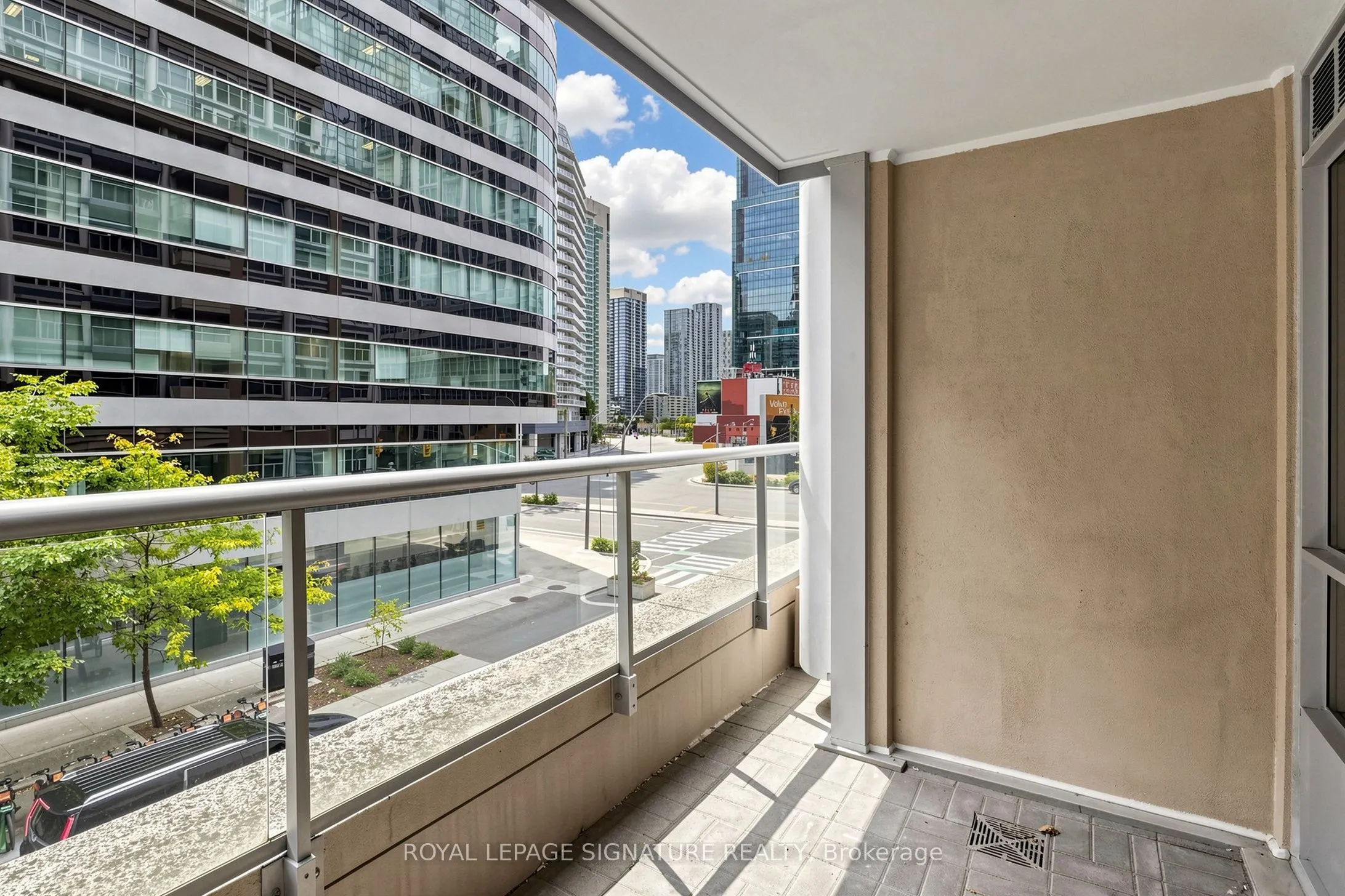 270 Wellington Street W #313
