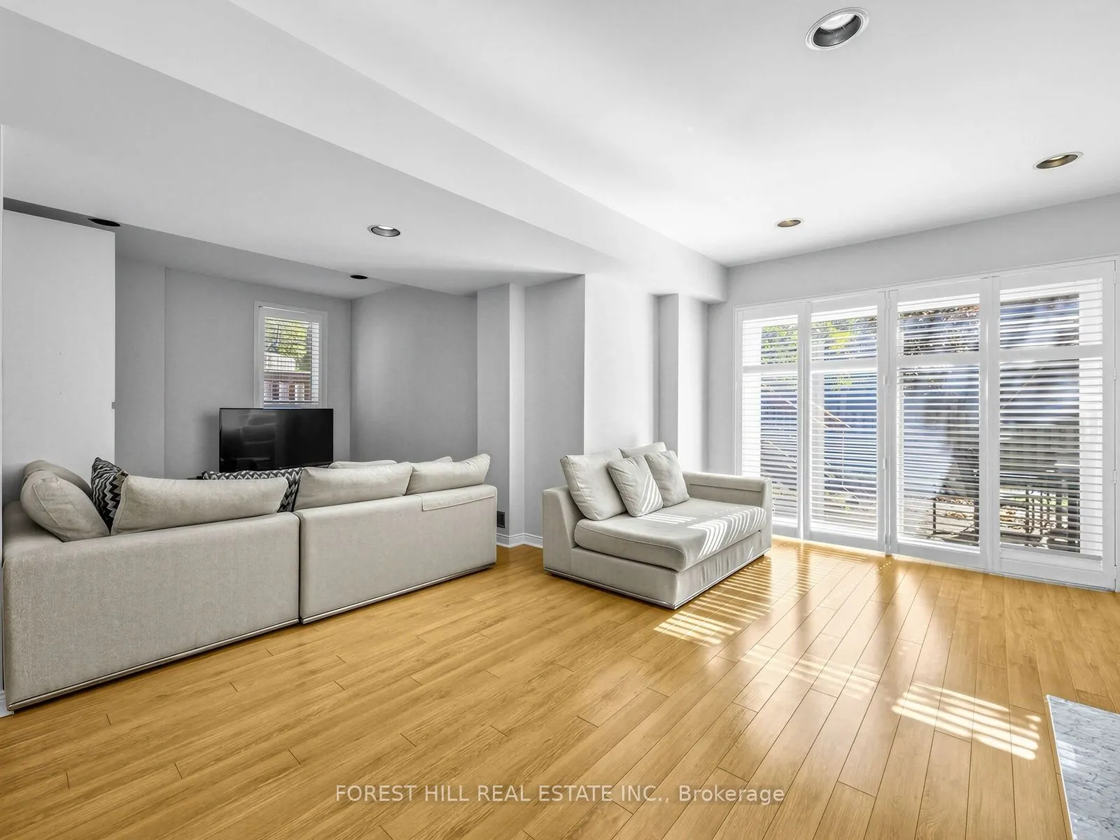 481 Cranbrooke Avenue