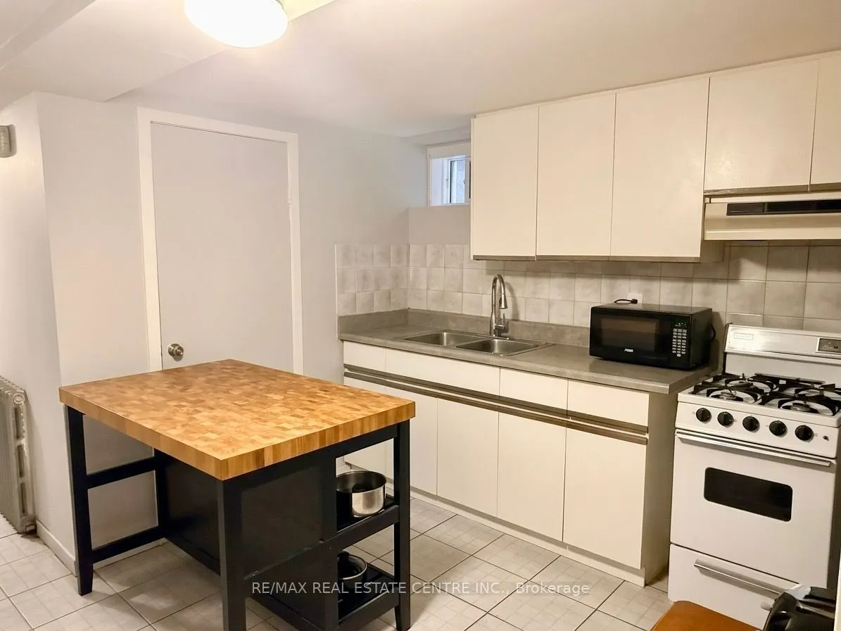 200 Roxton Road