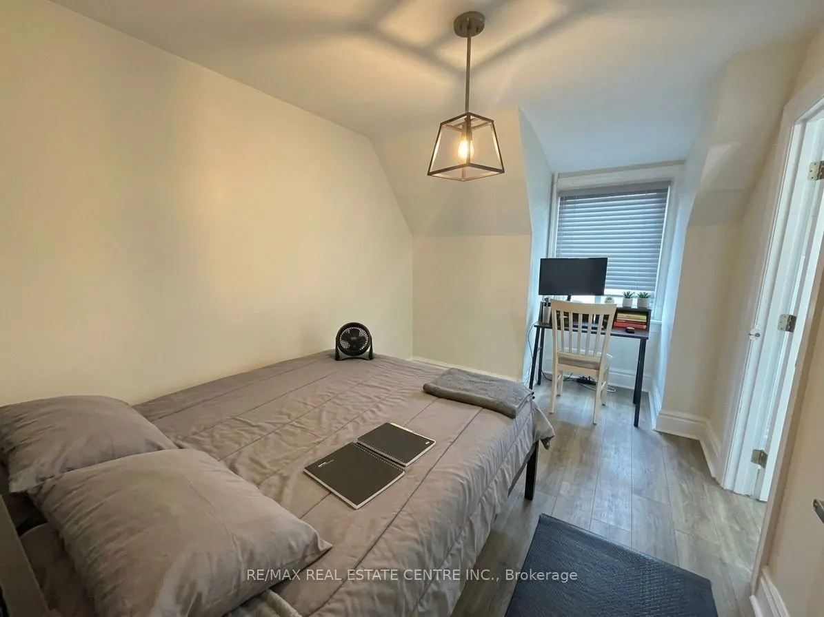 200 Roxton Road