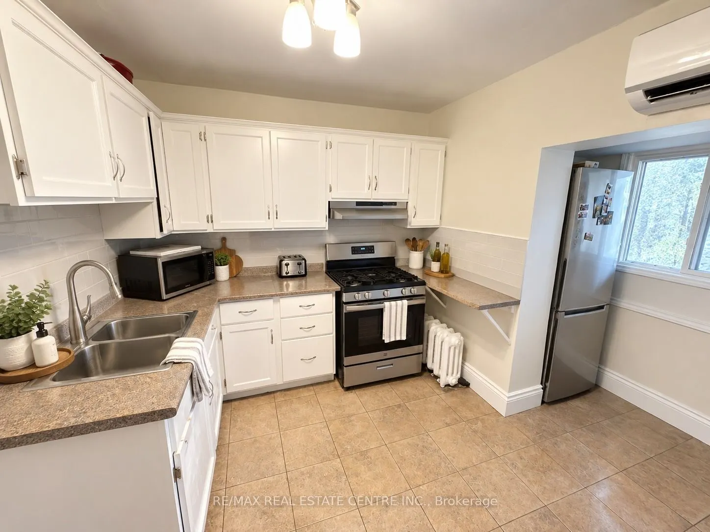 200 Roxton Road