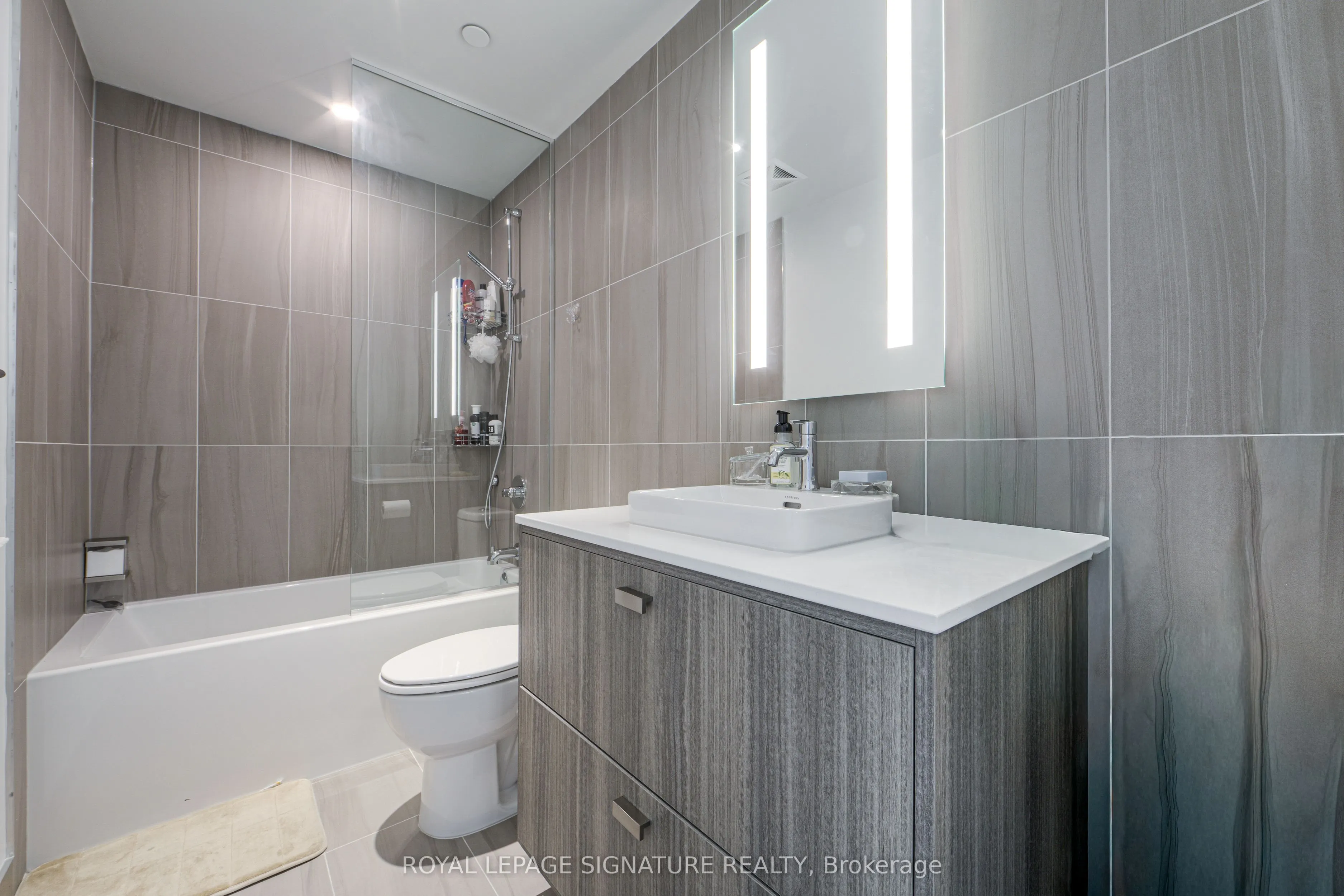 480 Front Street W #915