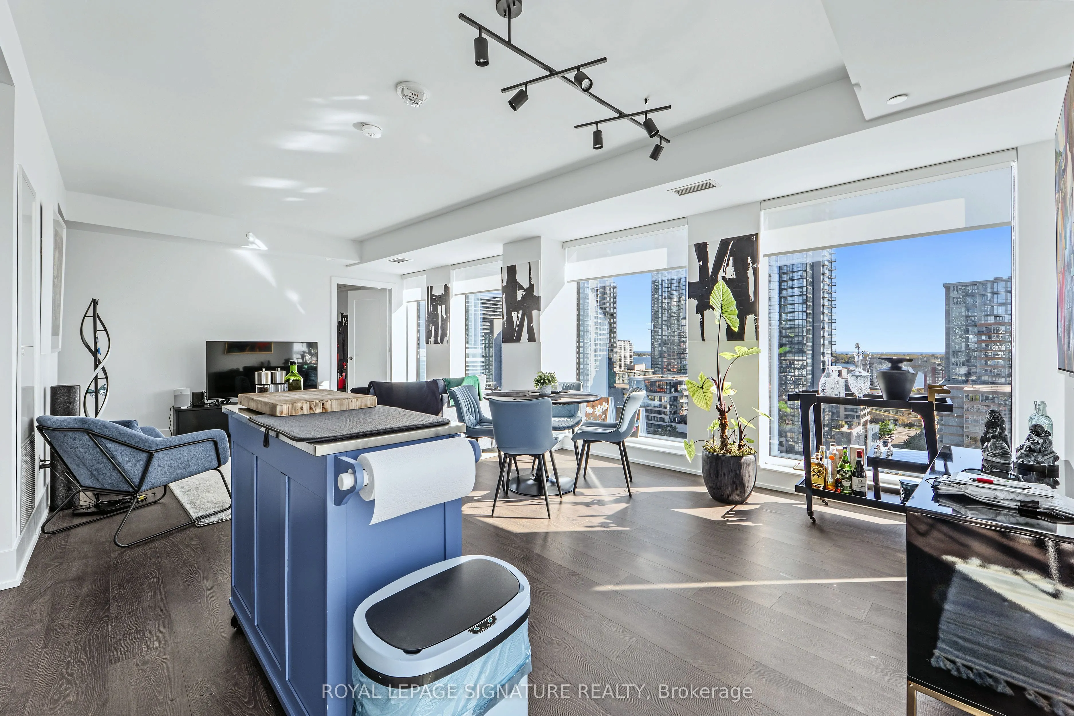 480 Front Street W #915