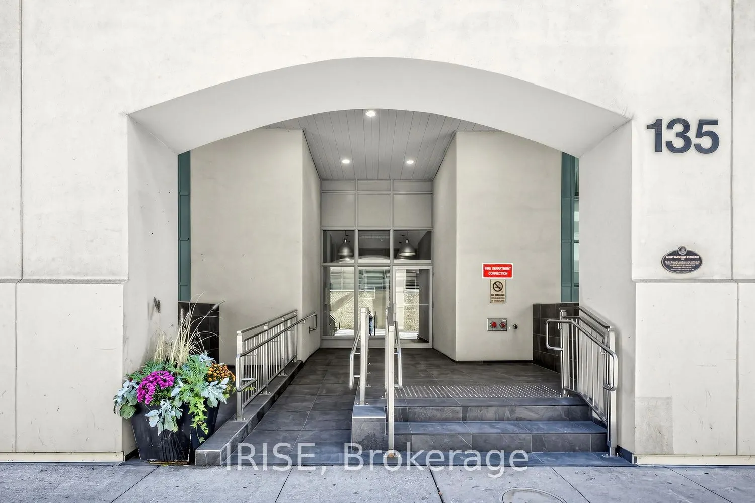 135 Dalhousie Street W #201