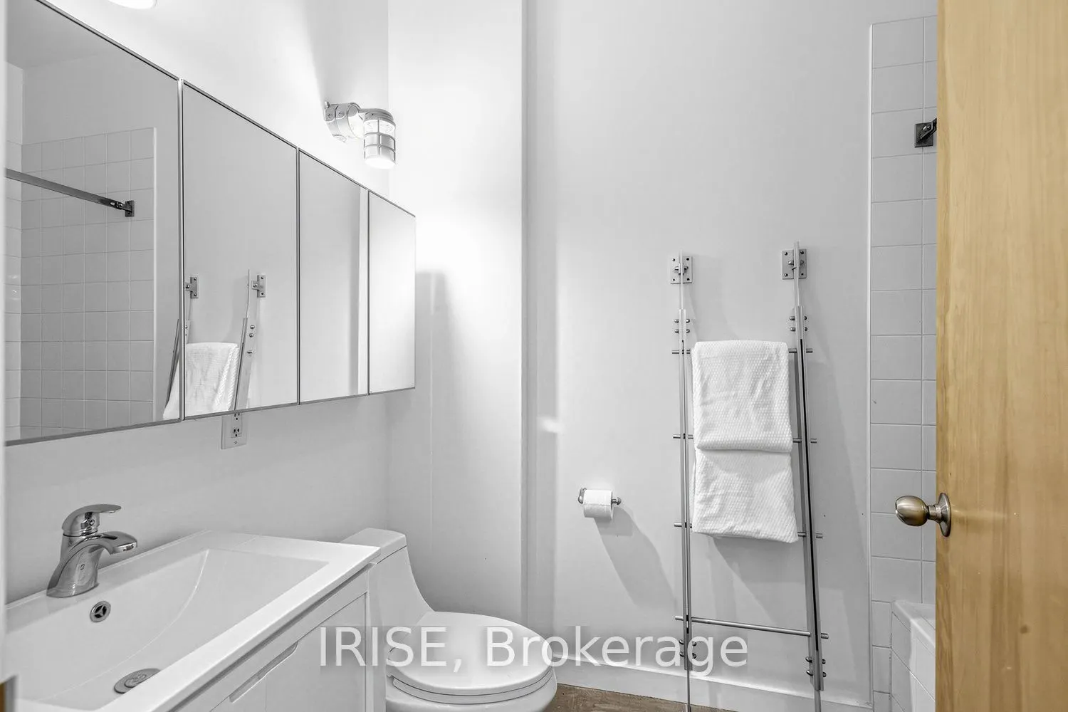 135 Dalhousie Street W #201