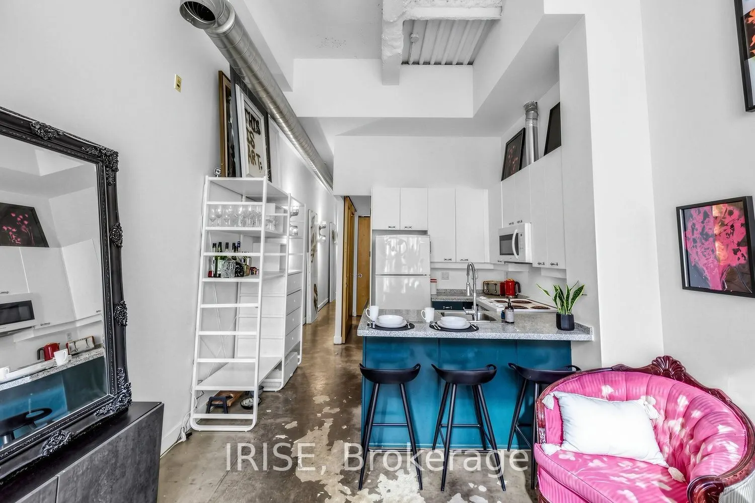 135 Dalhousie Street W #201