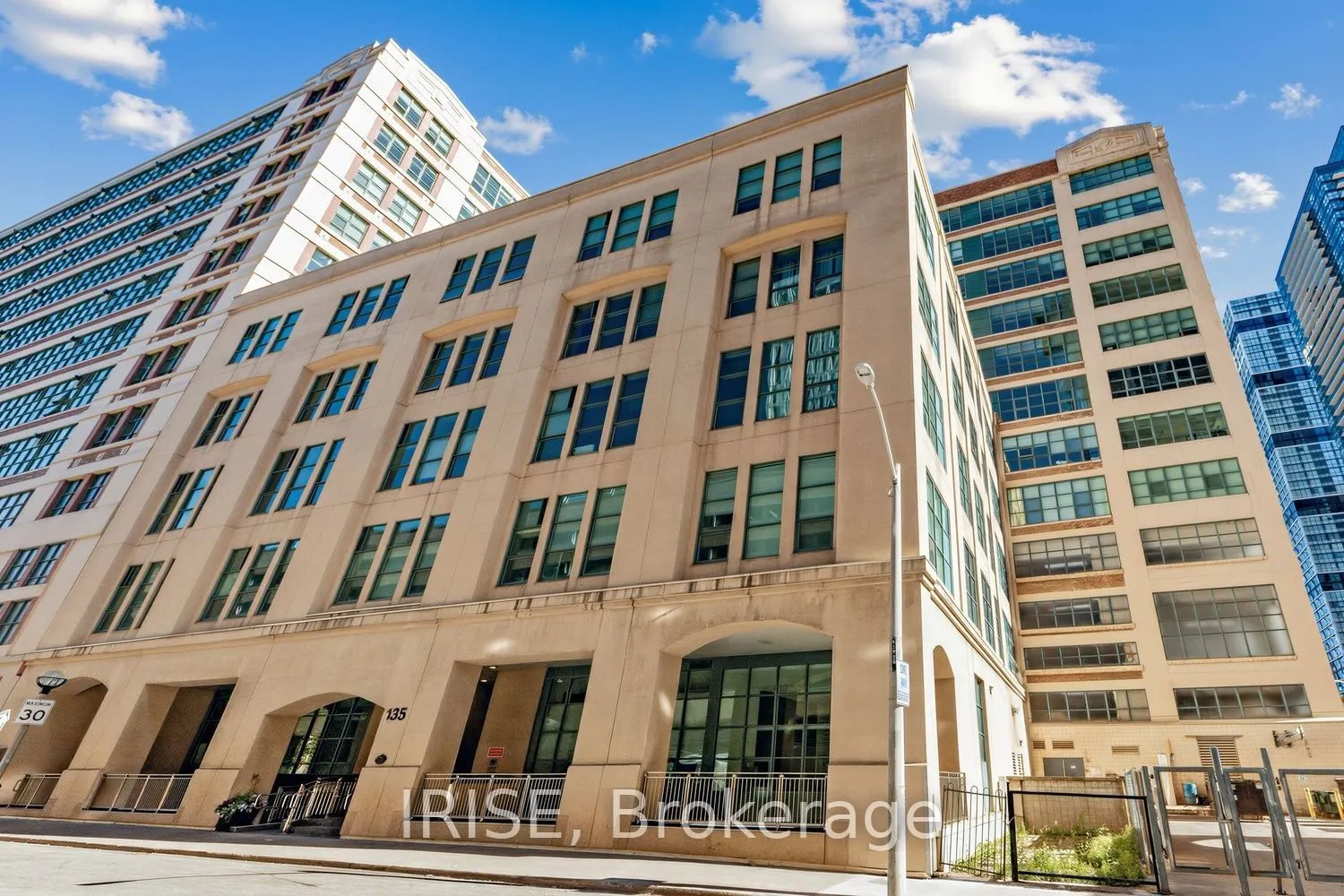 135 Dalhousie Street W #201