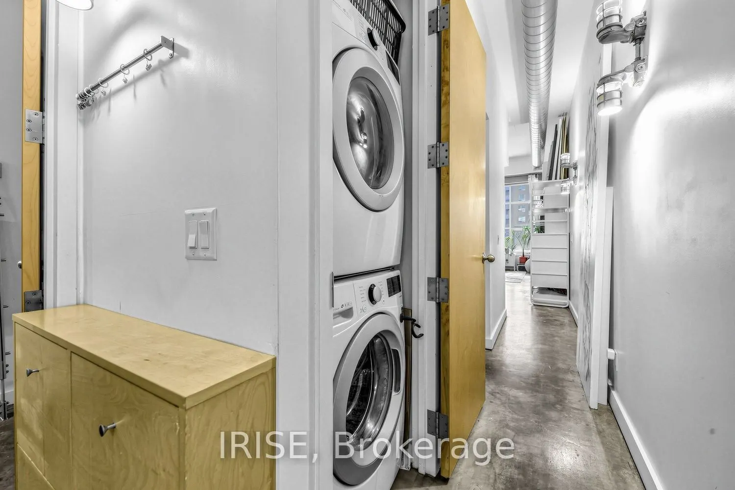 135 Dalhousie Street W #201