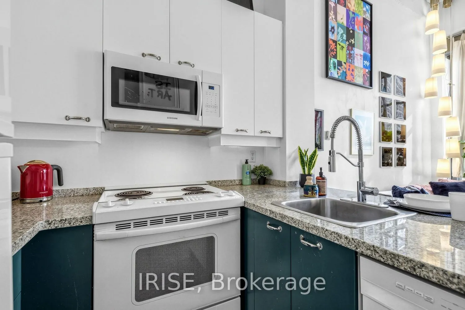 135 Dalhousie Street W #201