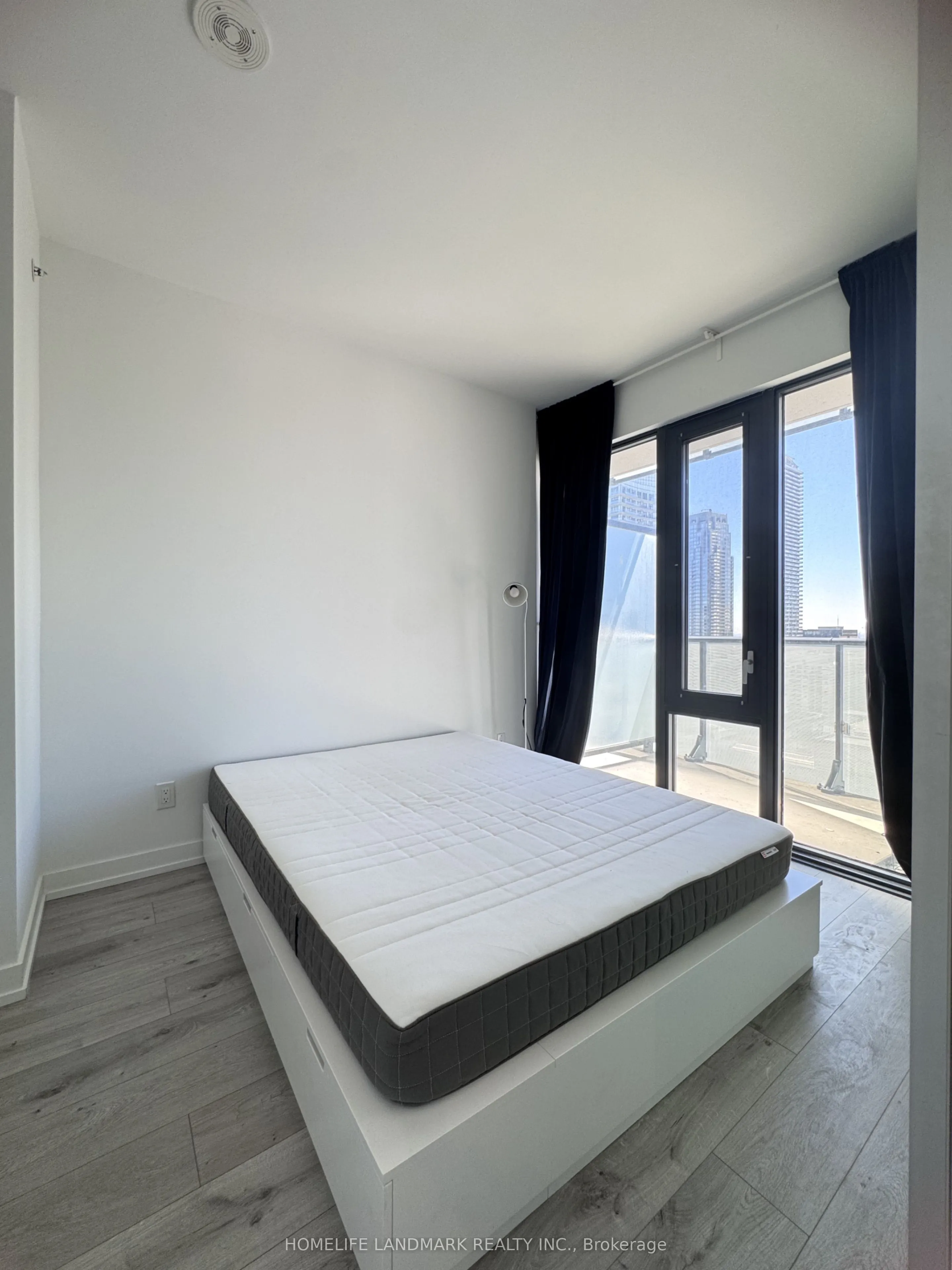 161 Roehampton Avenue #2211