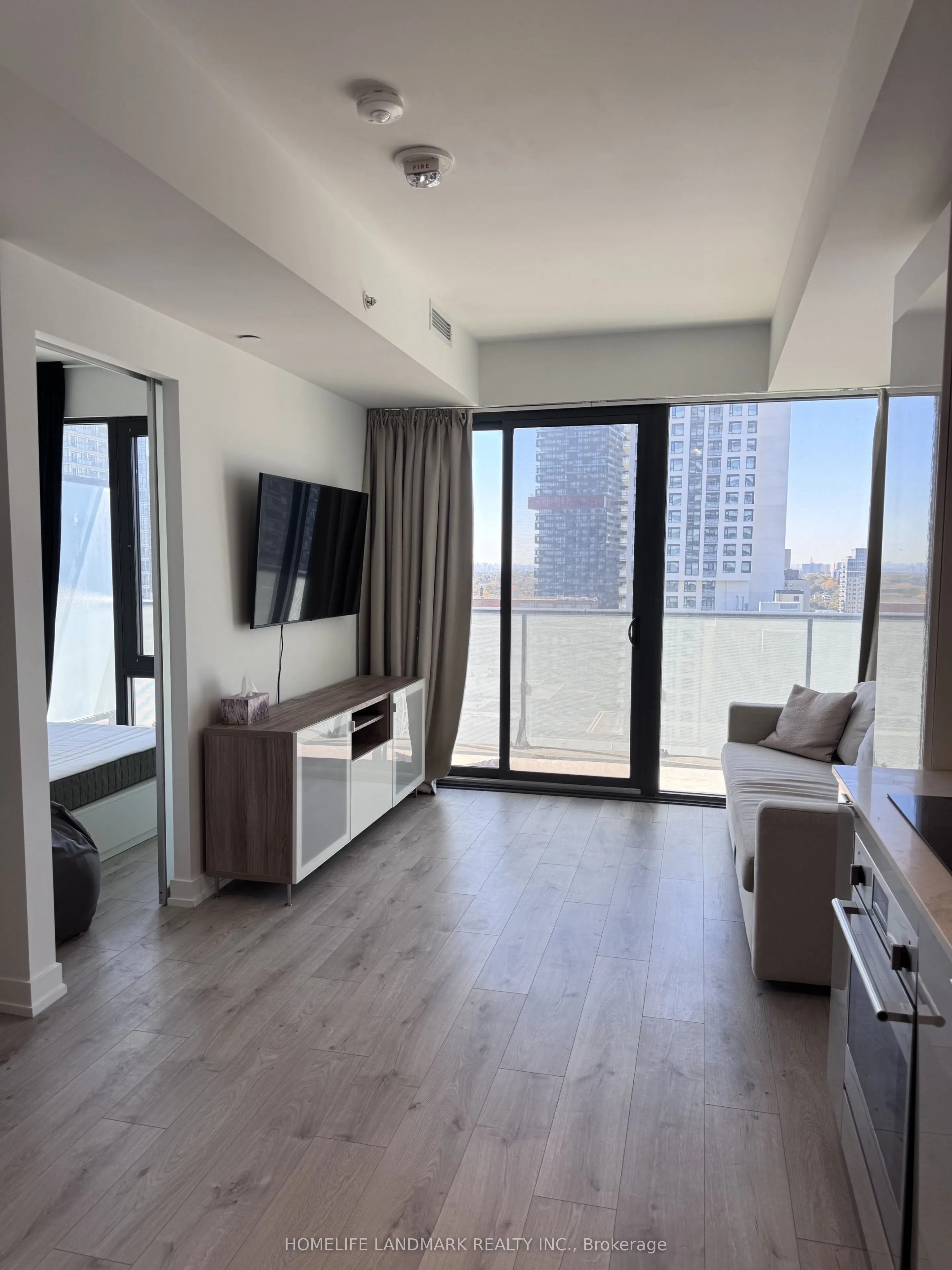 161 Roehampton Avenue #2211