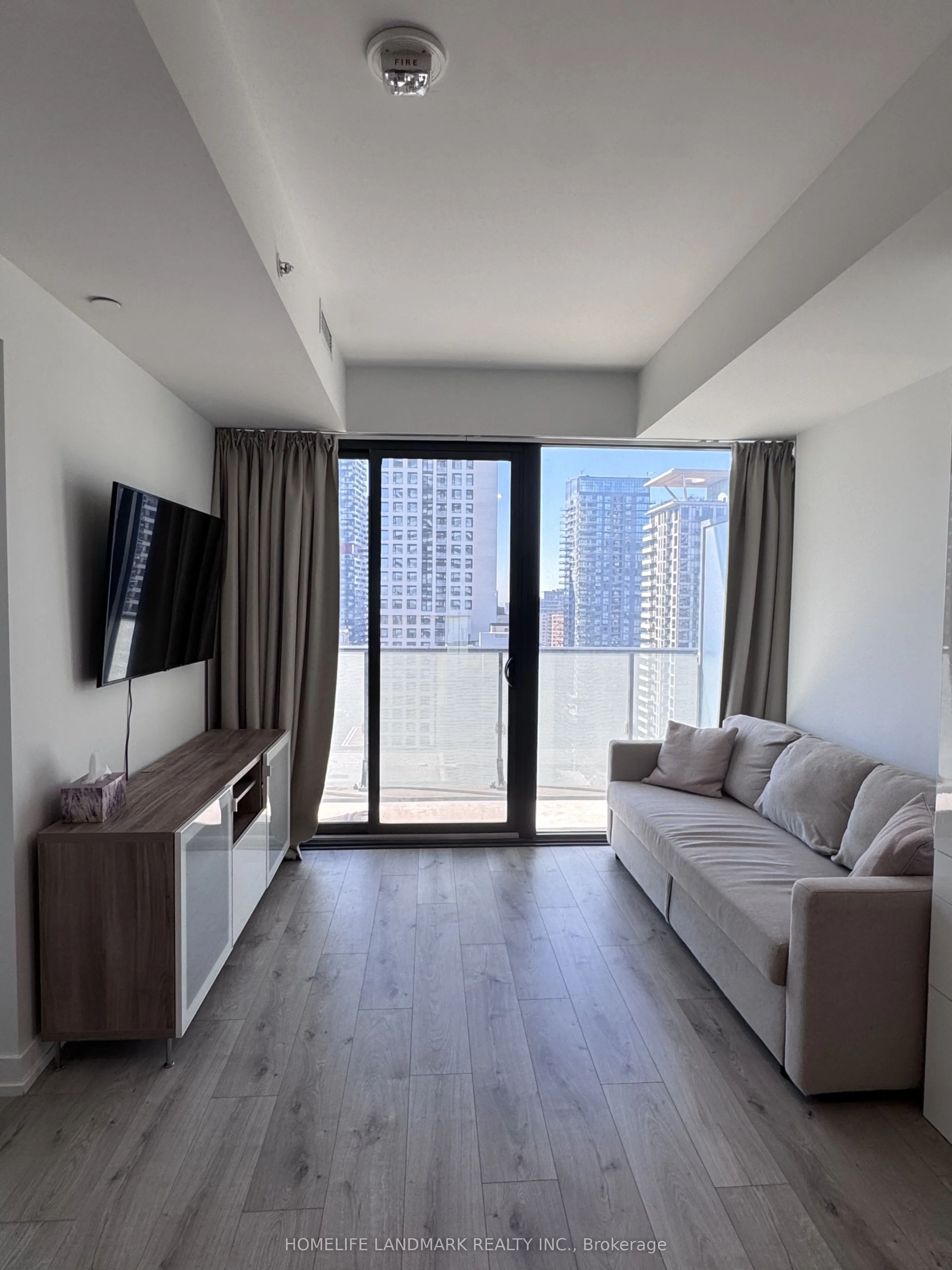 161 Roehampton Avenue #2211