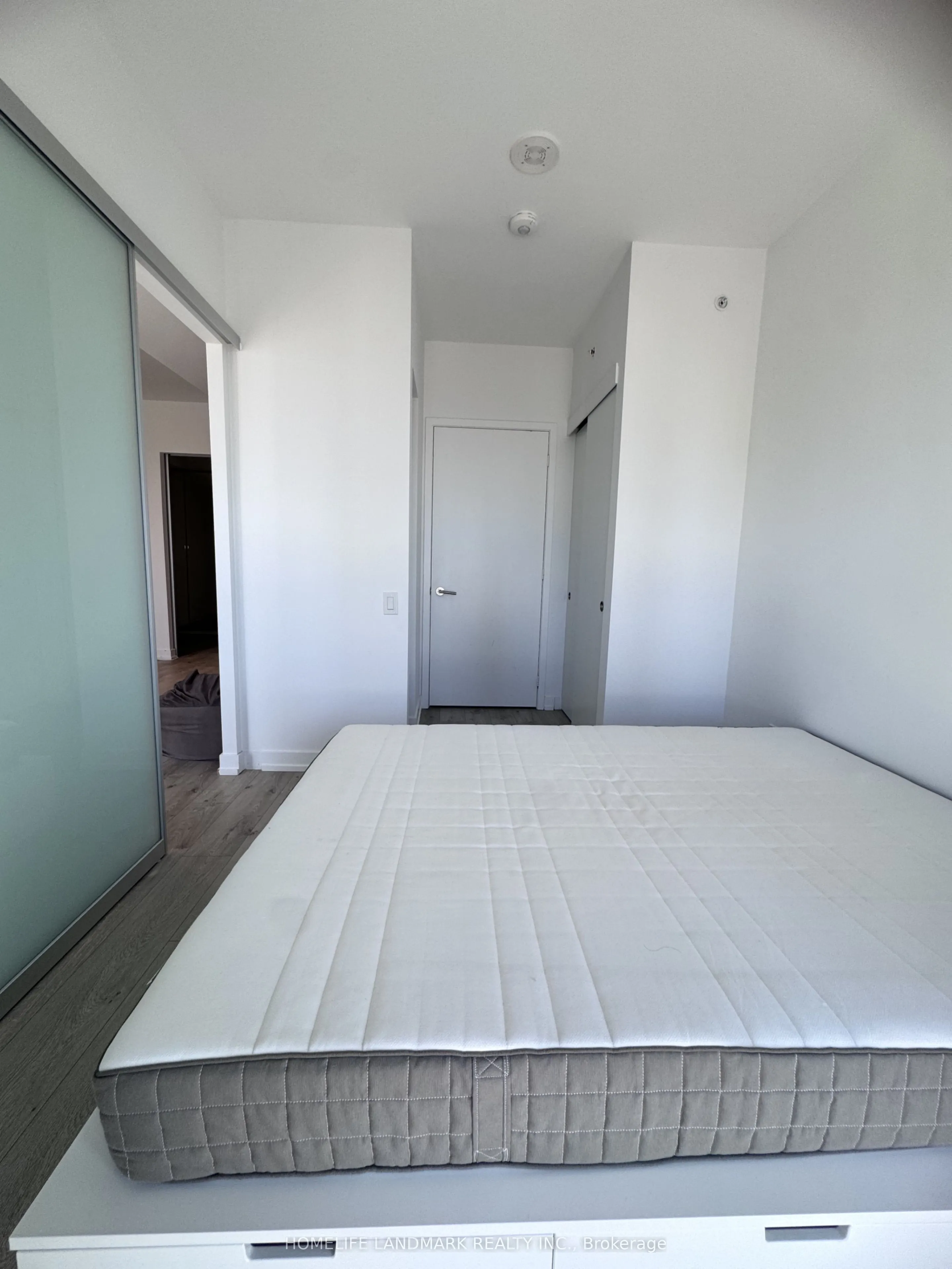 161 Roehampton Avenue #2211