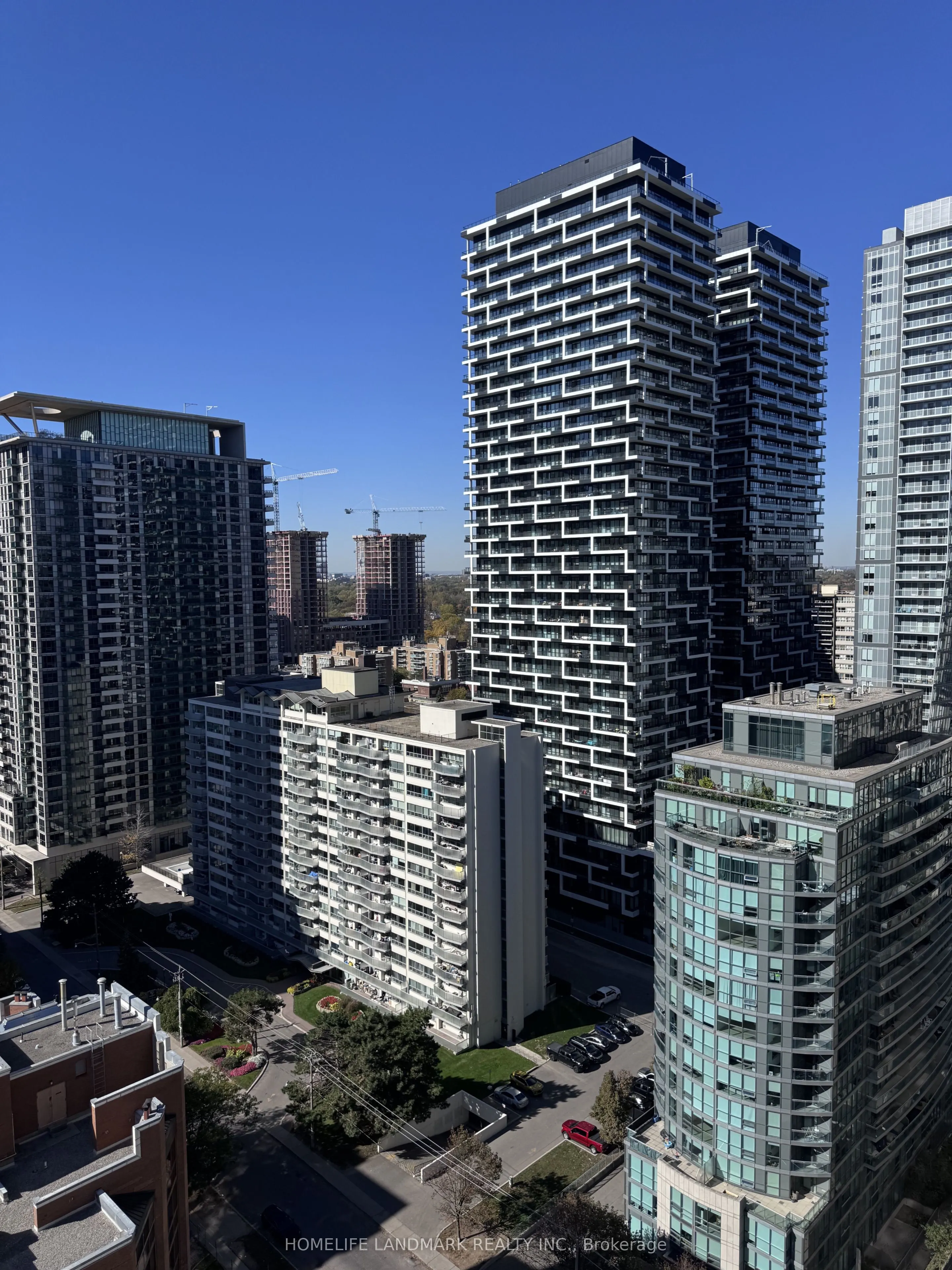161 Roehampton Avenue #2211