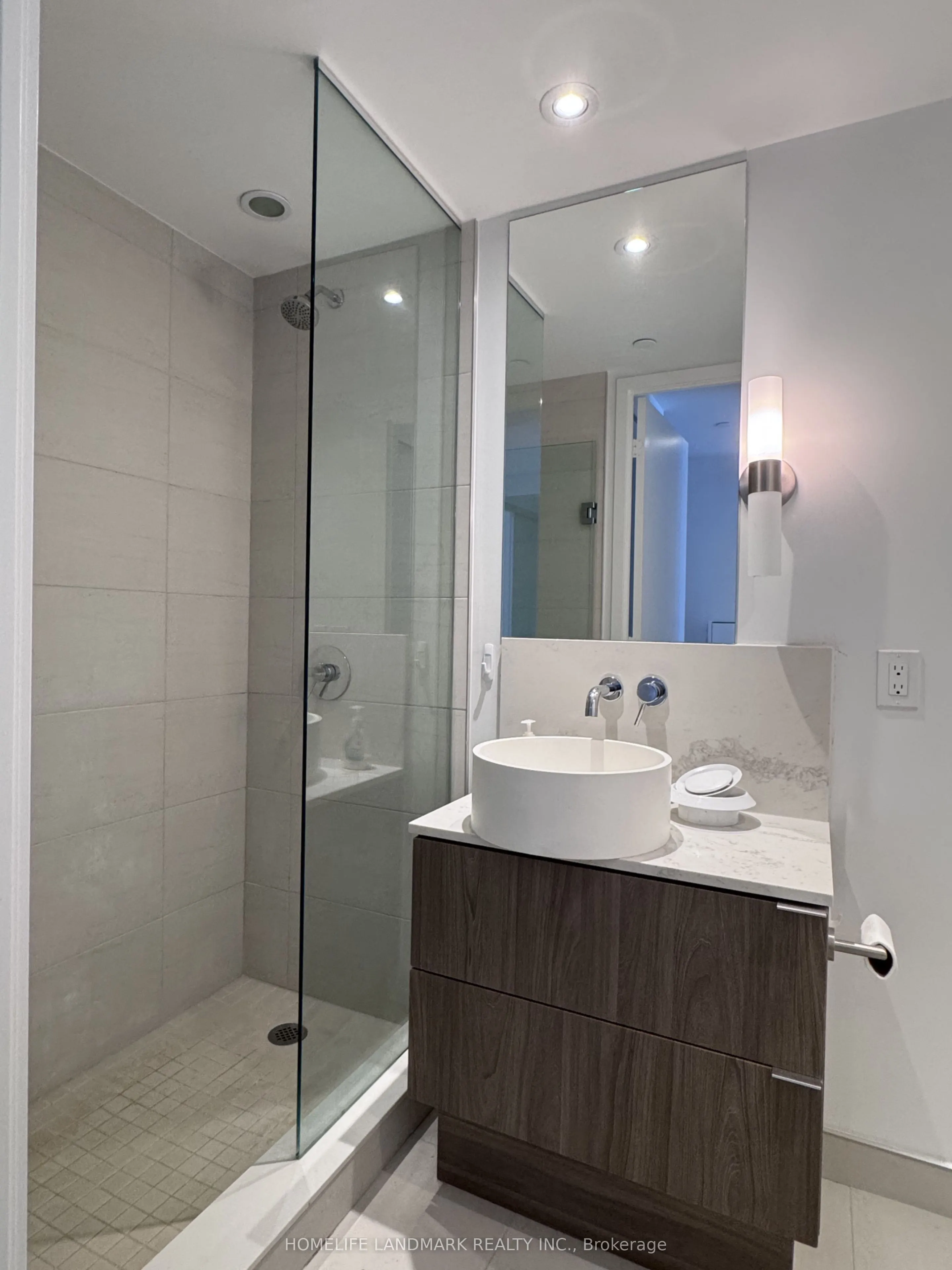161 Roehampton Avenue #2211
