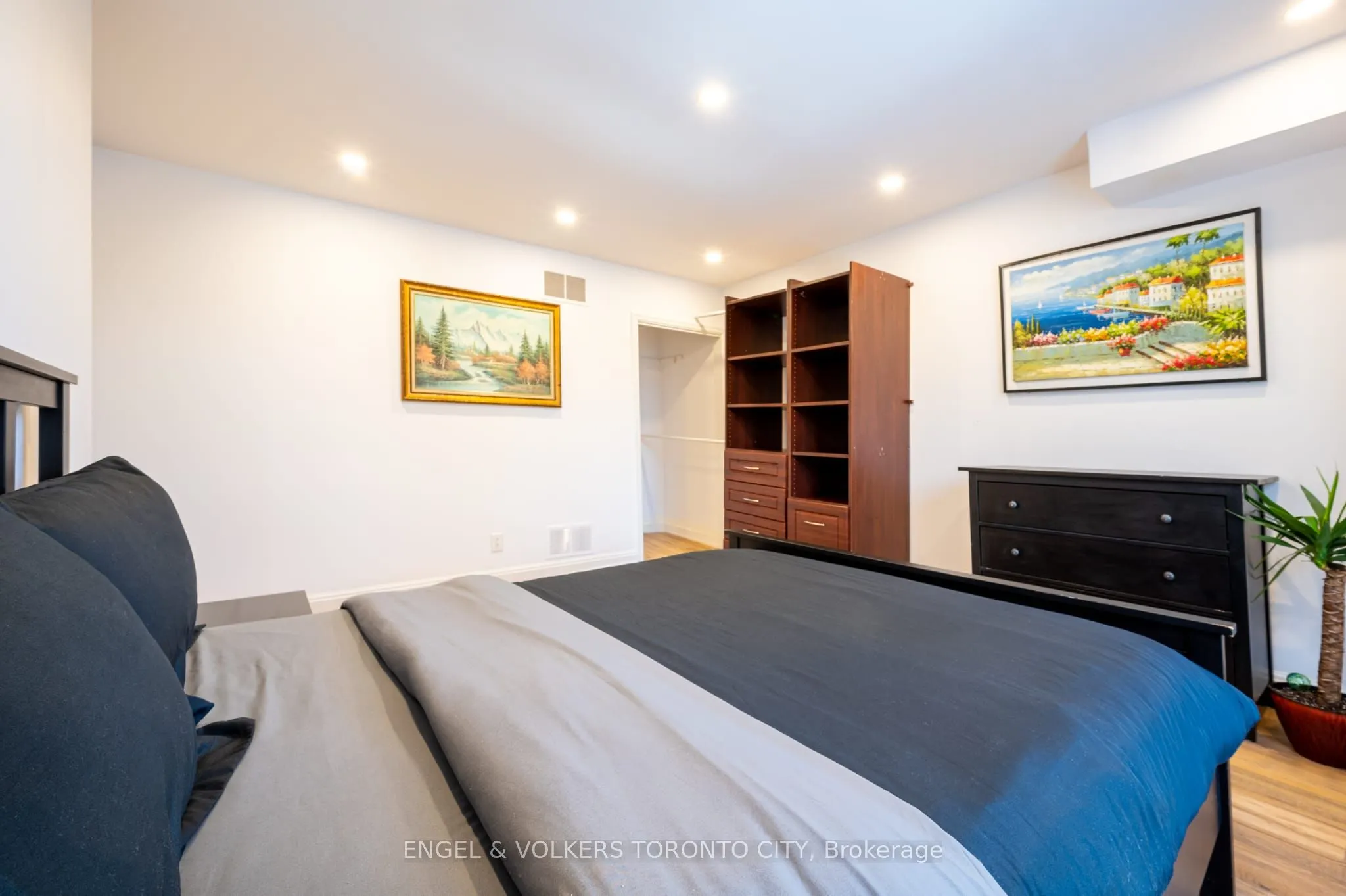 298 Seaton Street
