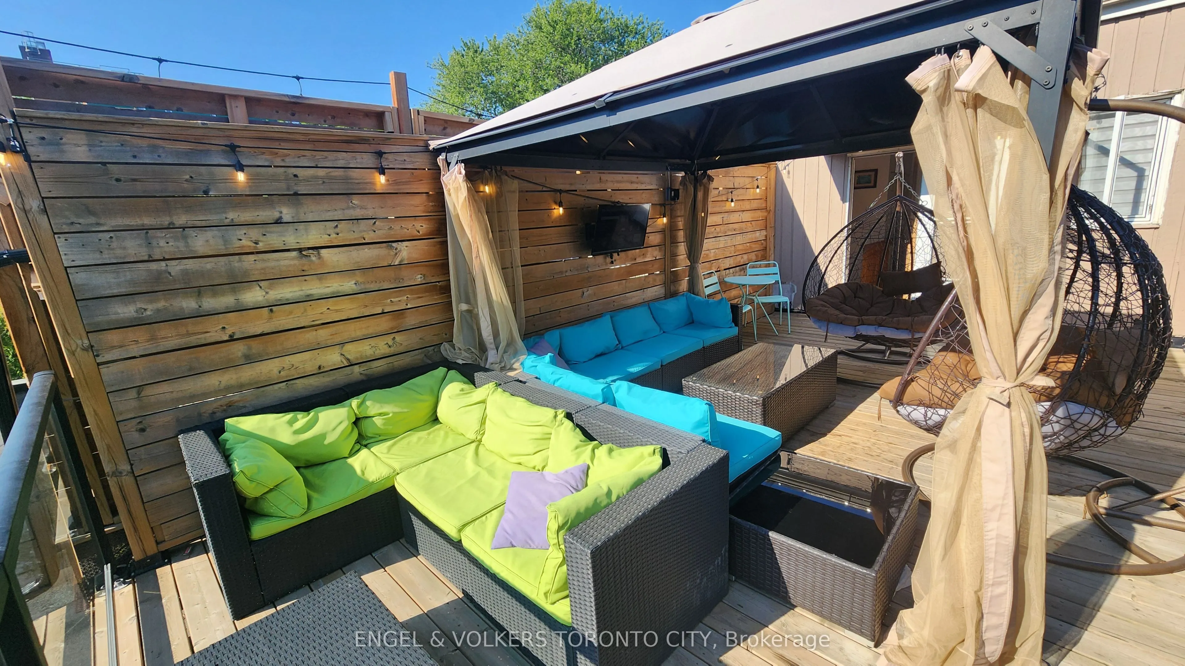 298 Seaton Street