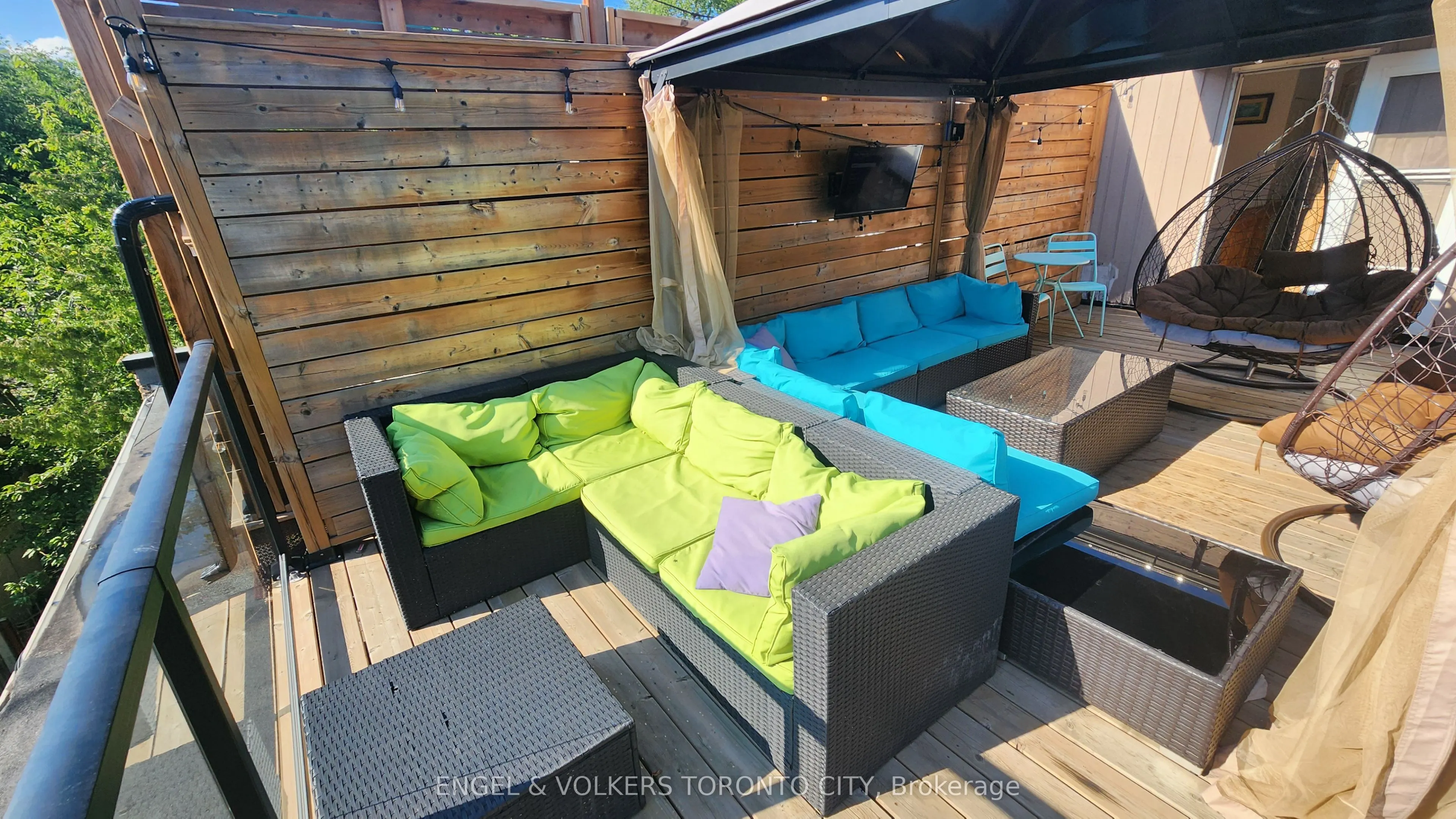 298 Seaton Street