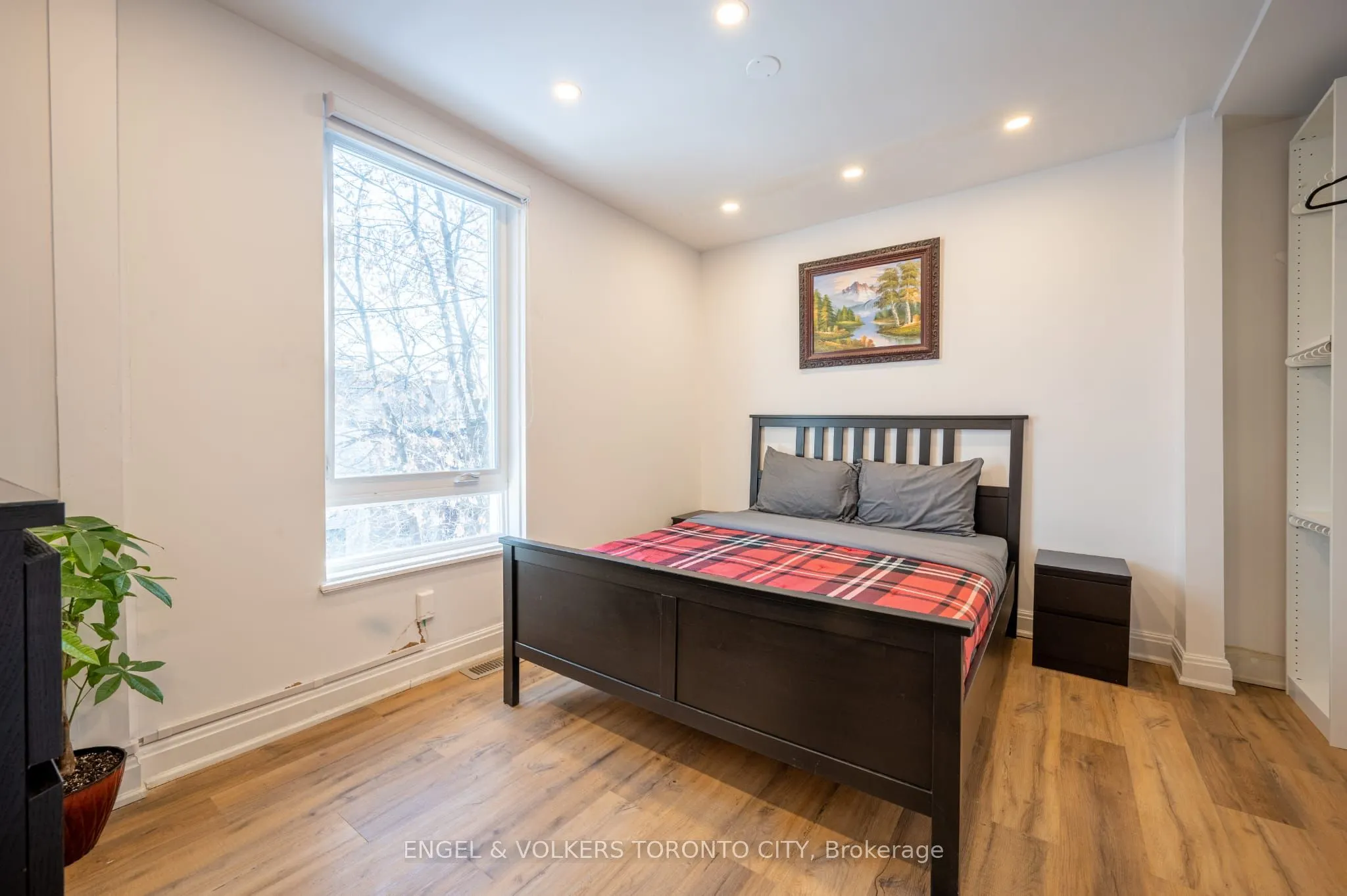 298 Seaton Street