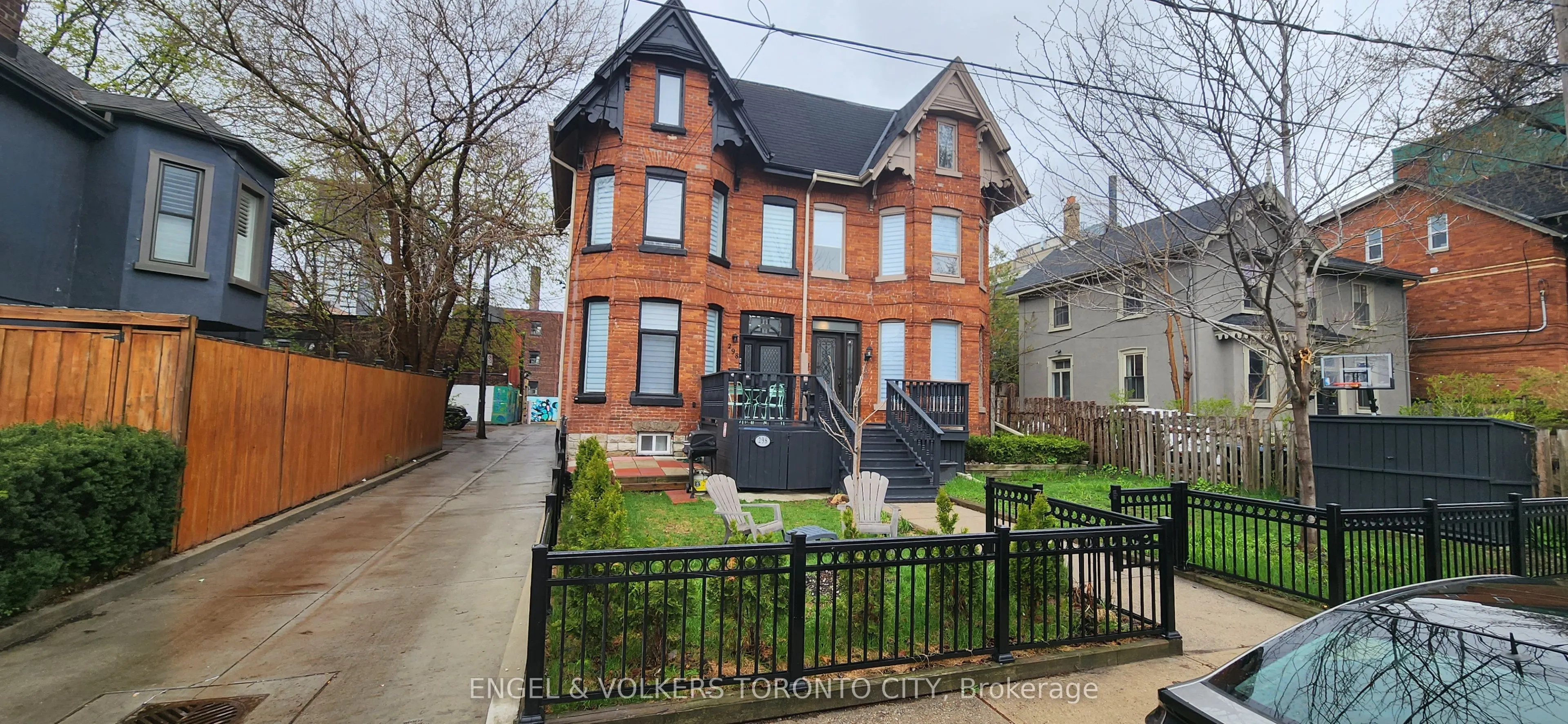 298 Seaton Street