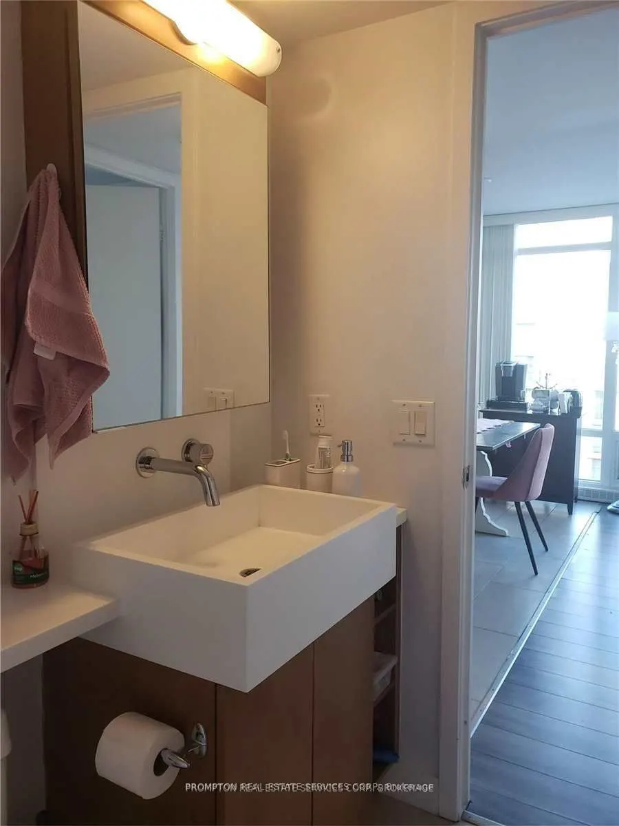 15 Brunel Court #817