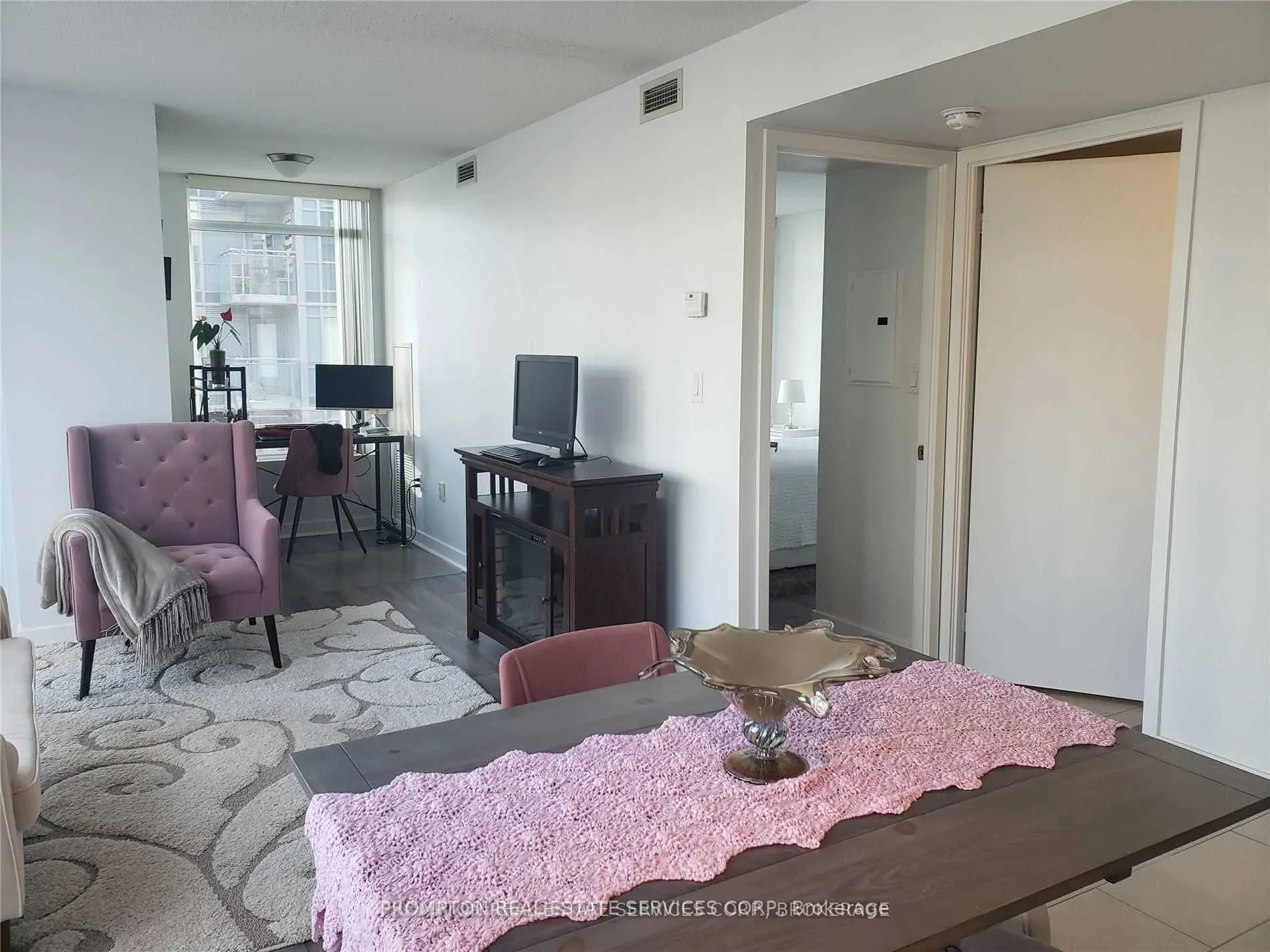 15 Brunel Court #817