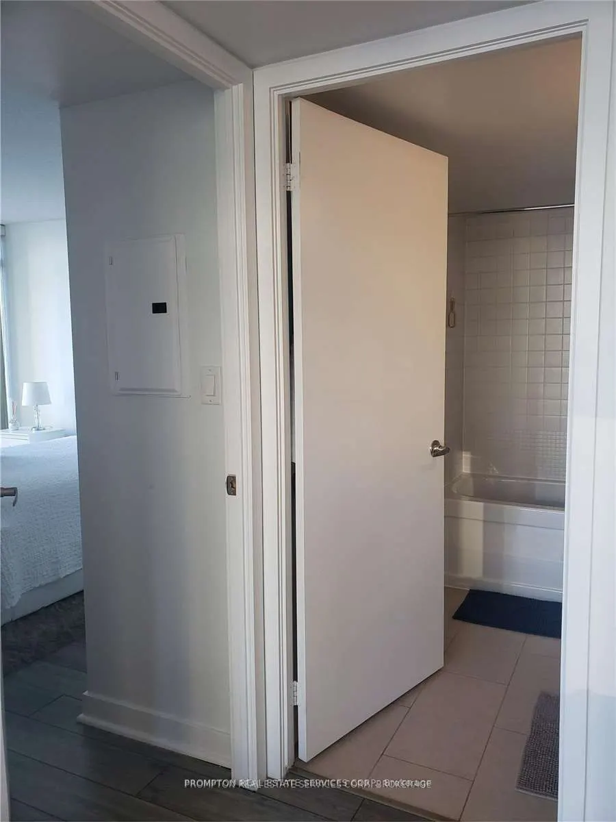 15 Brunel Court #817