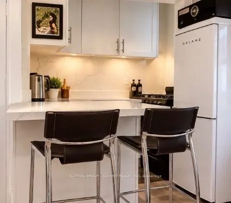 98 VAUGHAN Road #203