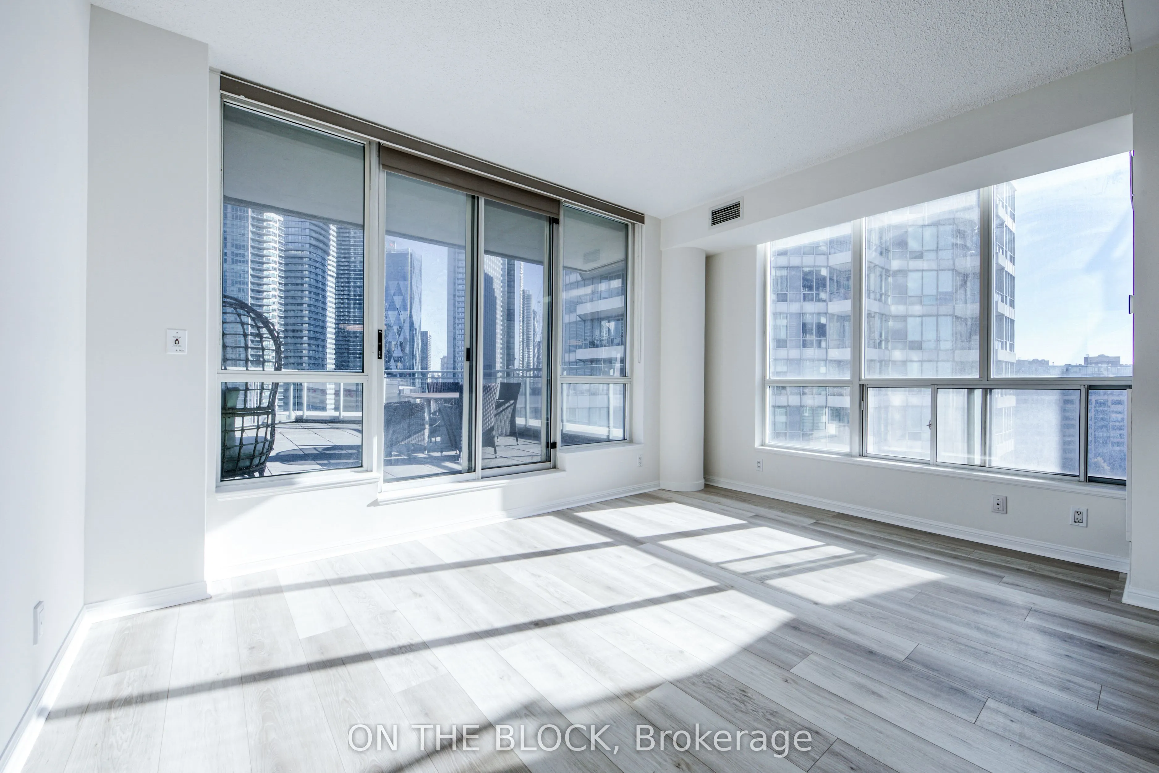 230 Queens Quay W #1515