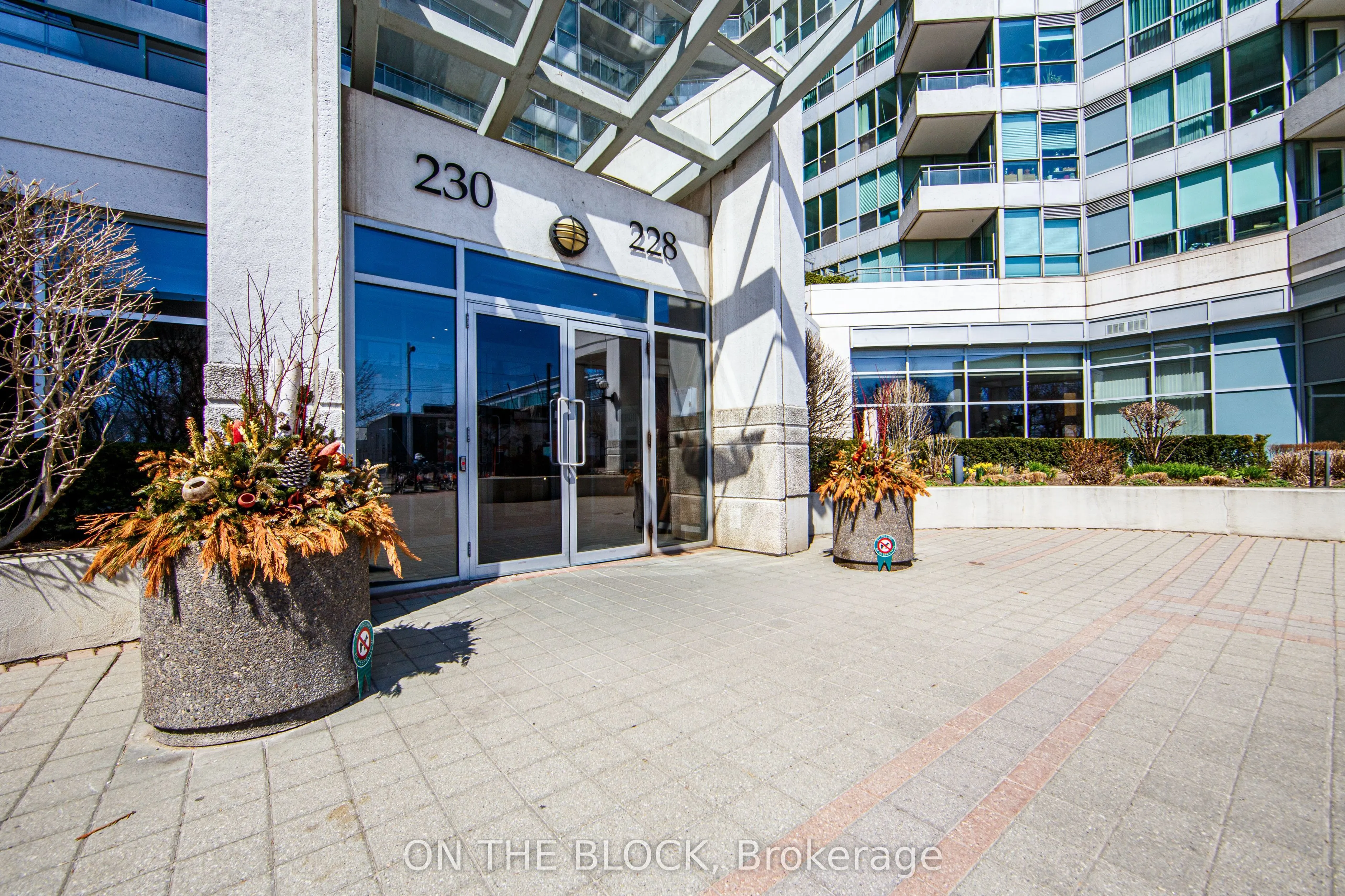 230 Queens Quay W #1515