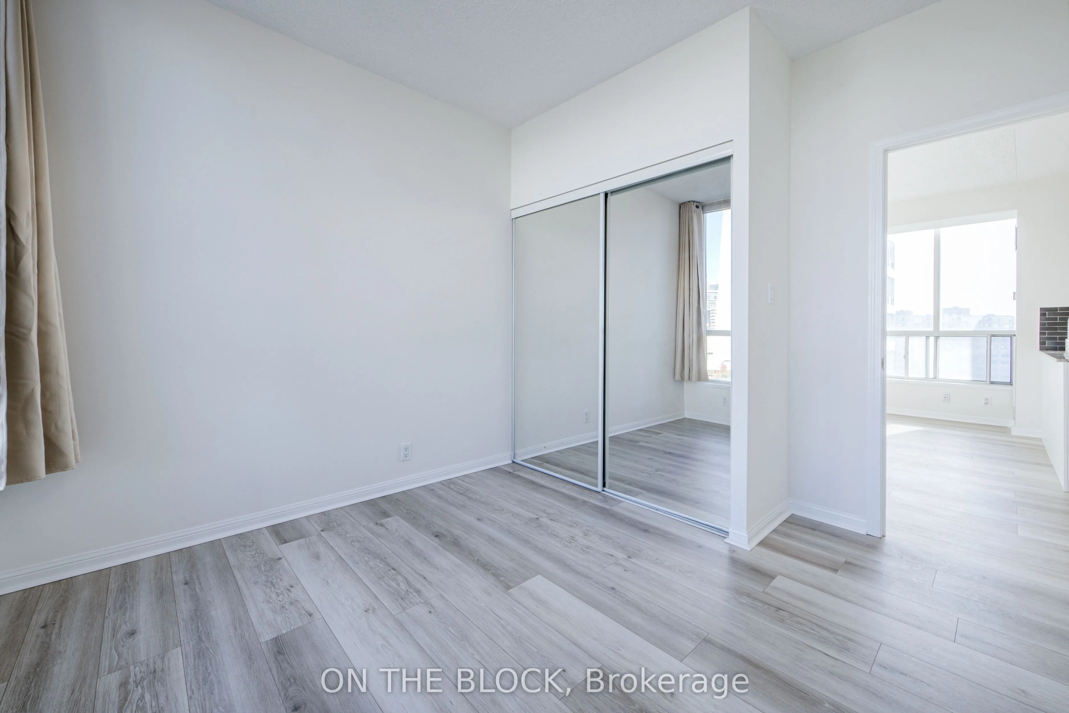 230 Queens Quay W #1515