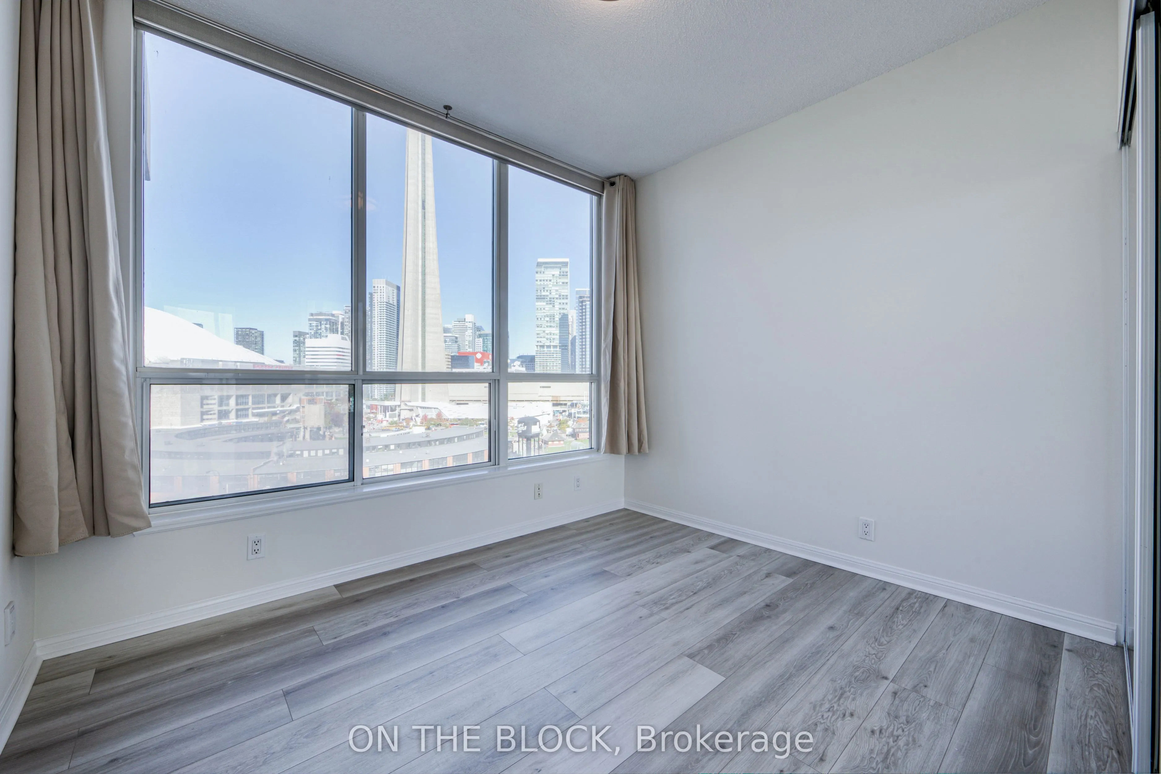 230 Queens Quay W #1515