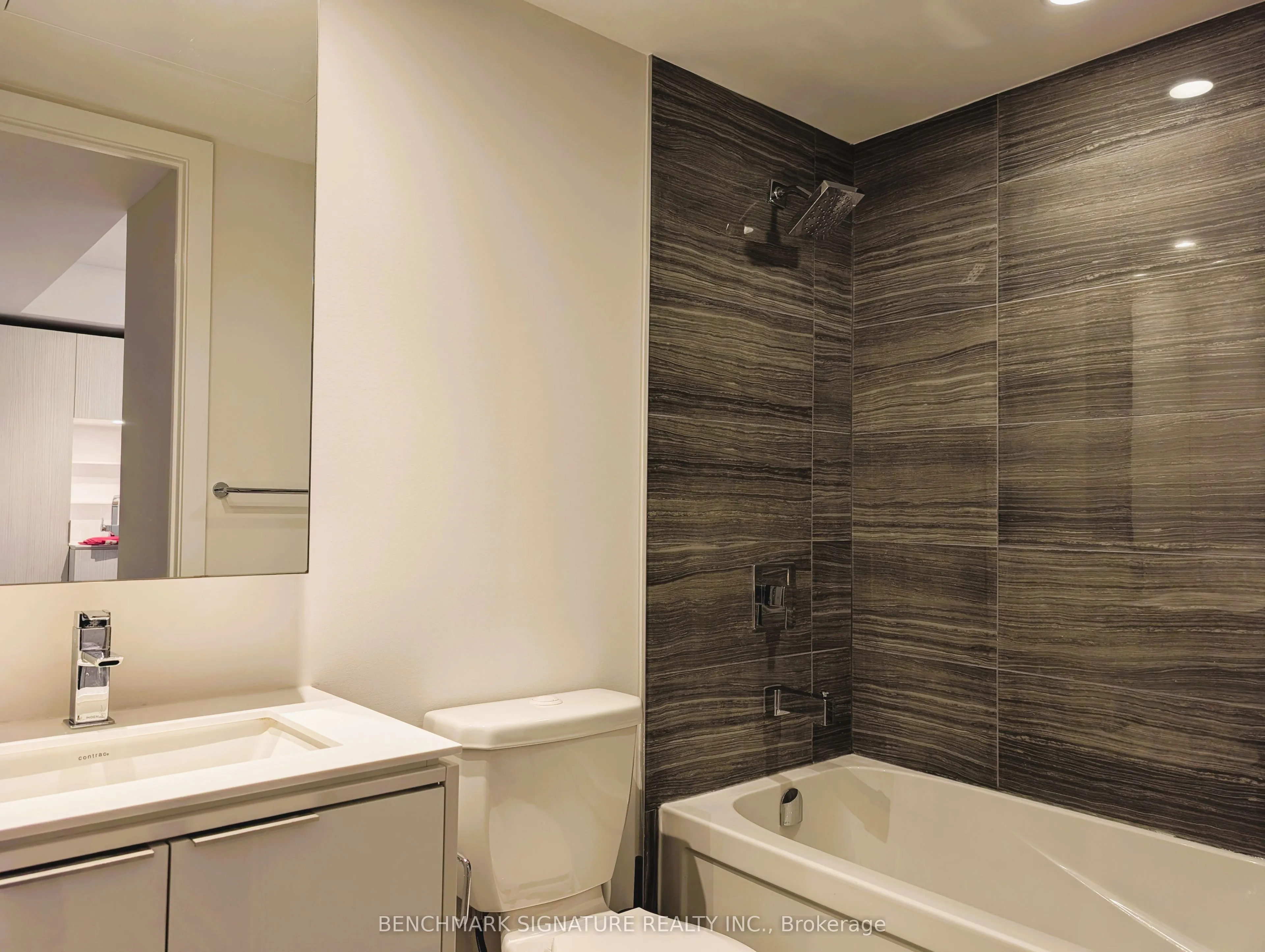 77 Shuter Street #1812