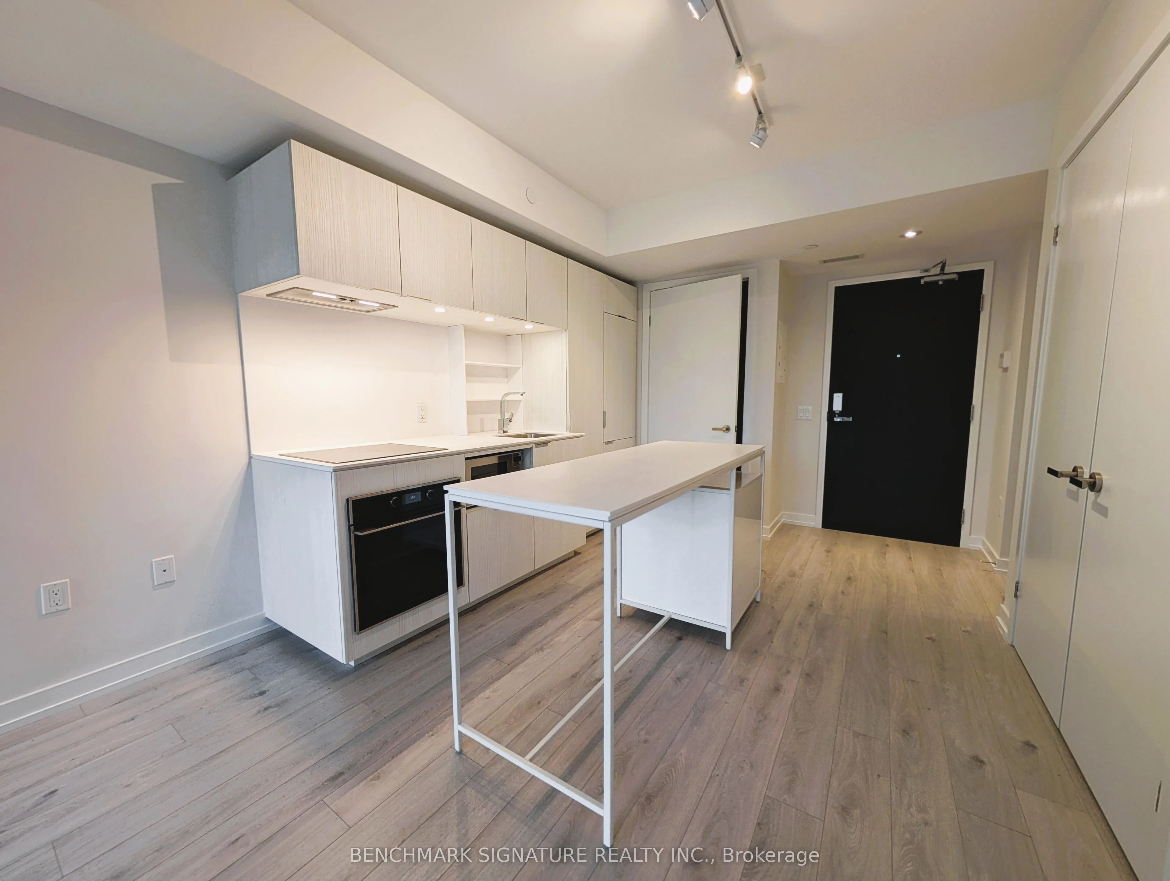 77 Shuter Street #1812