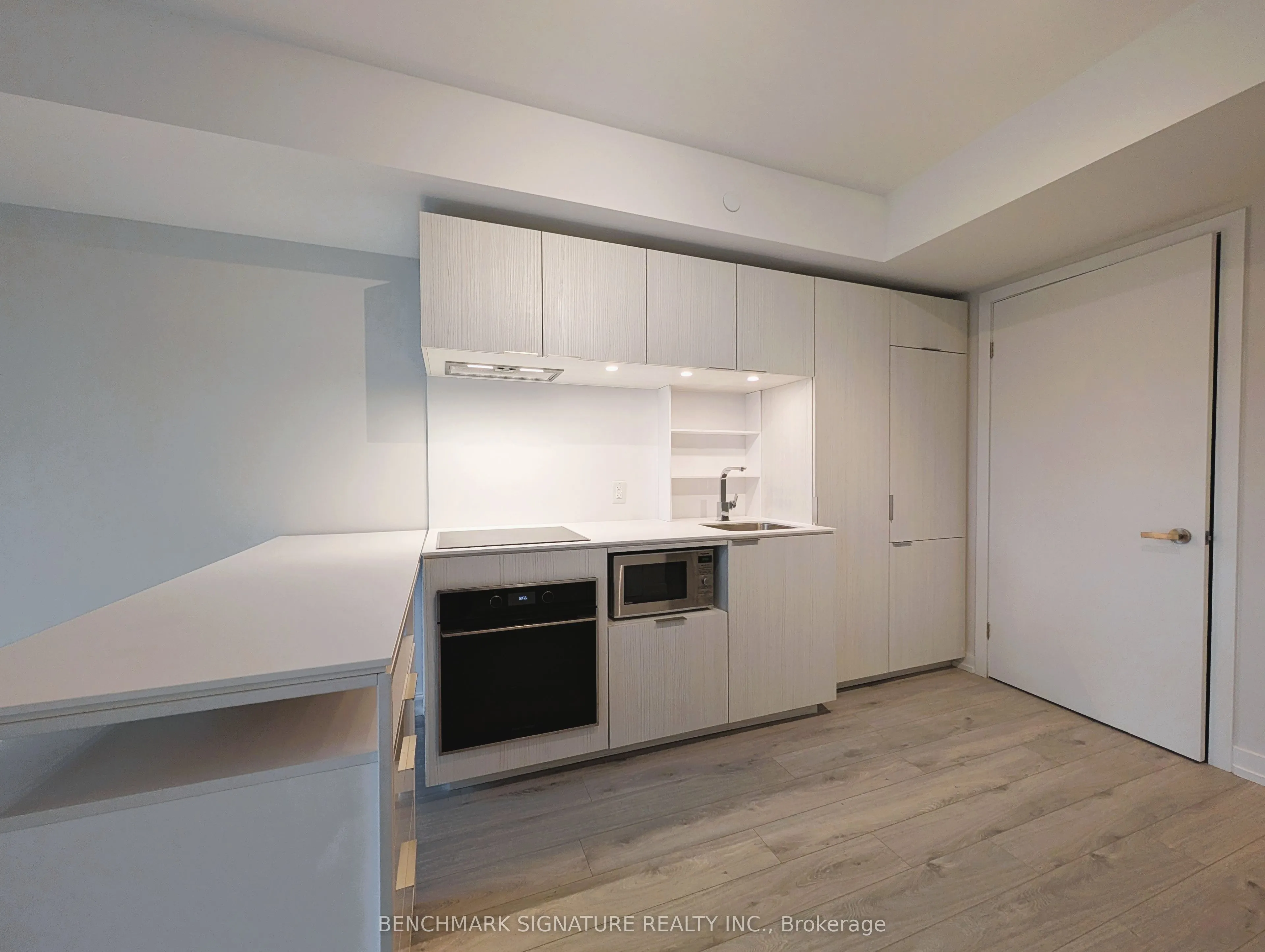 77 Shuter Street #1812