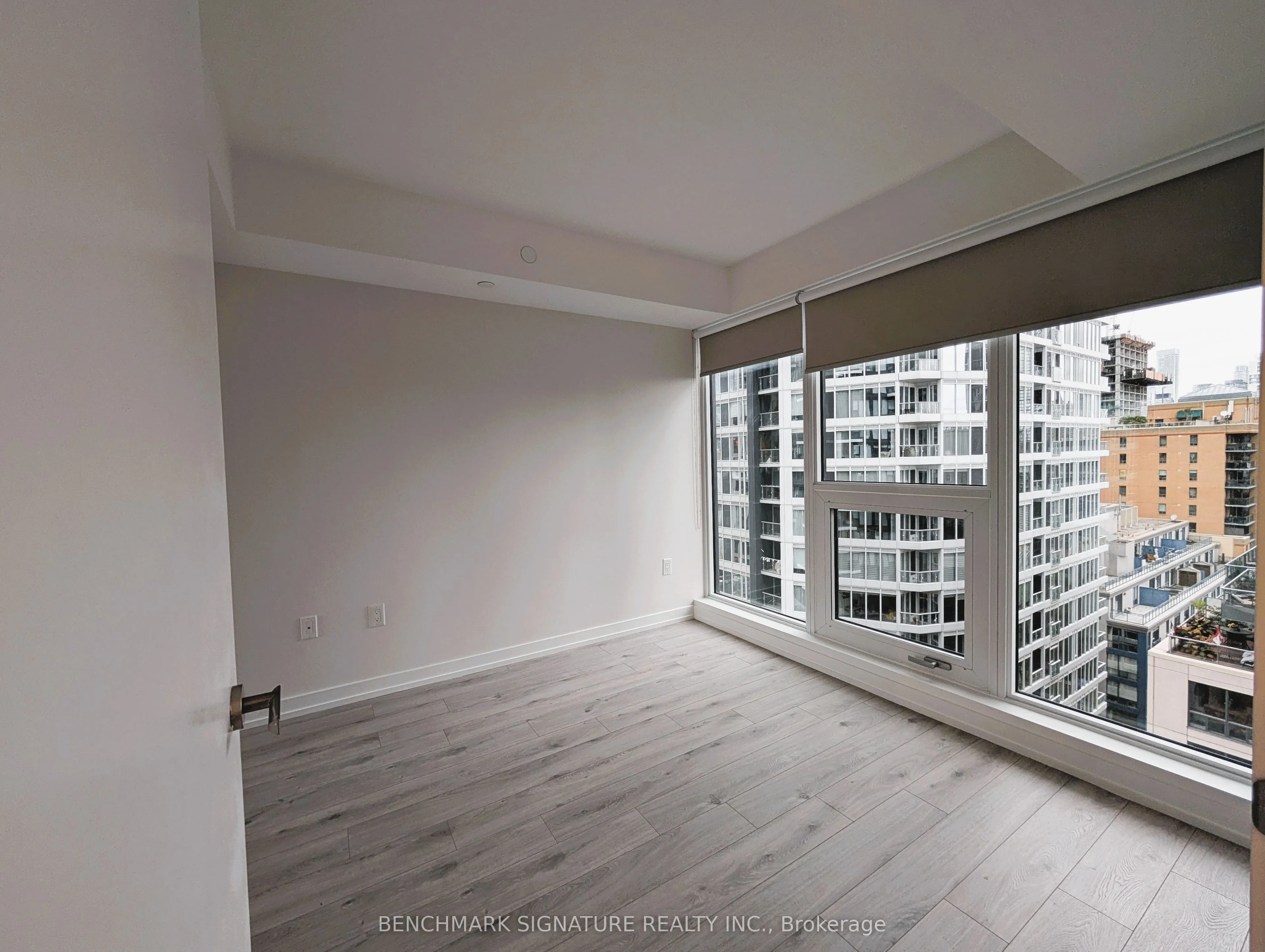 77 Shuter Street #1812