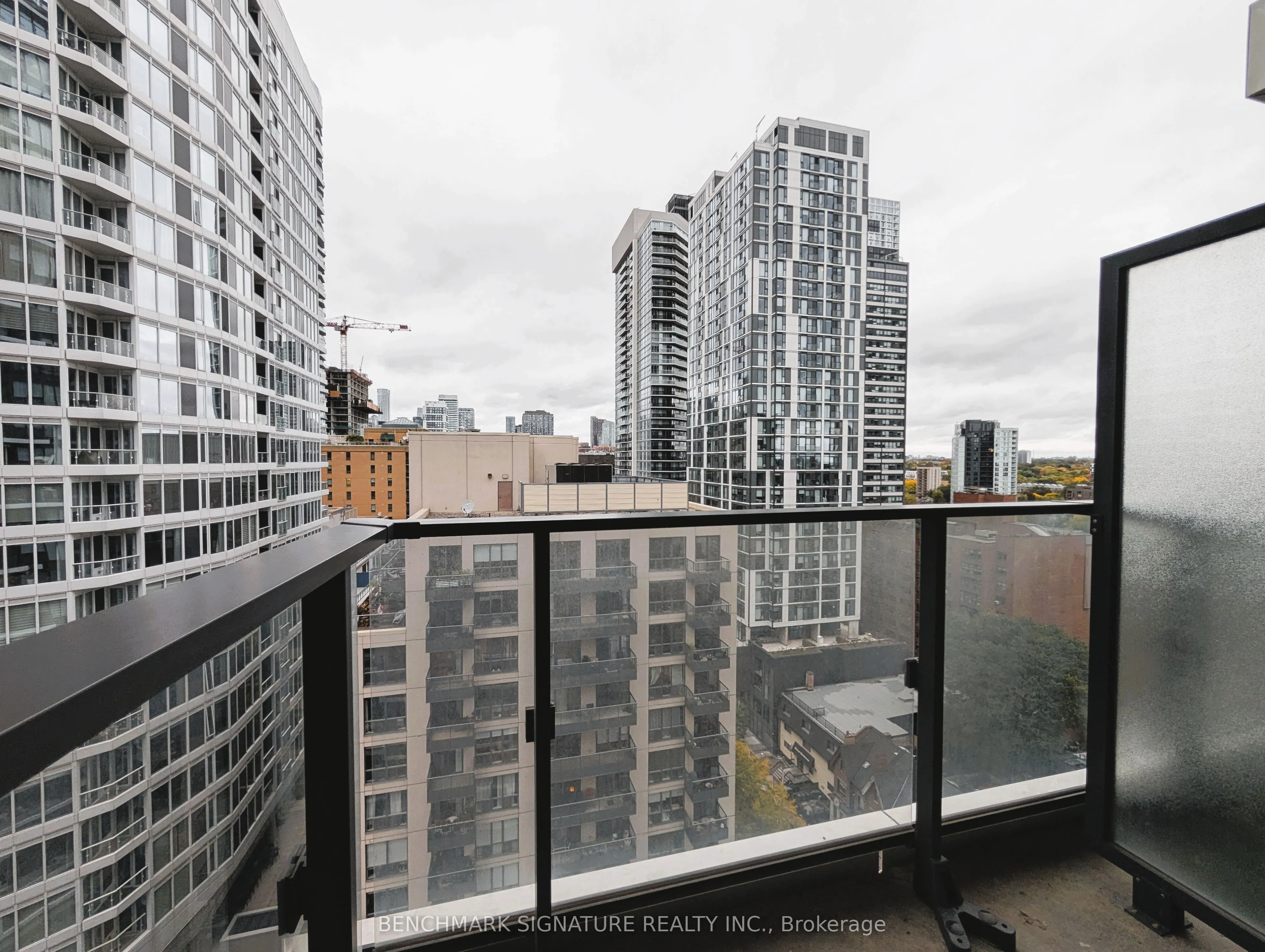 77 Shuter Street #1812