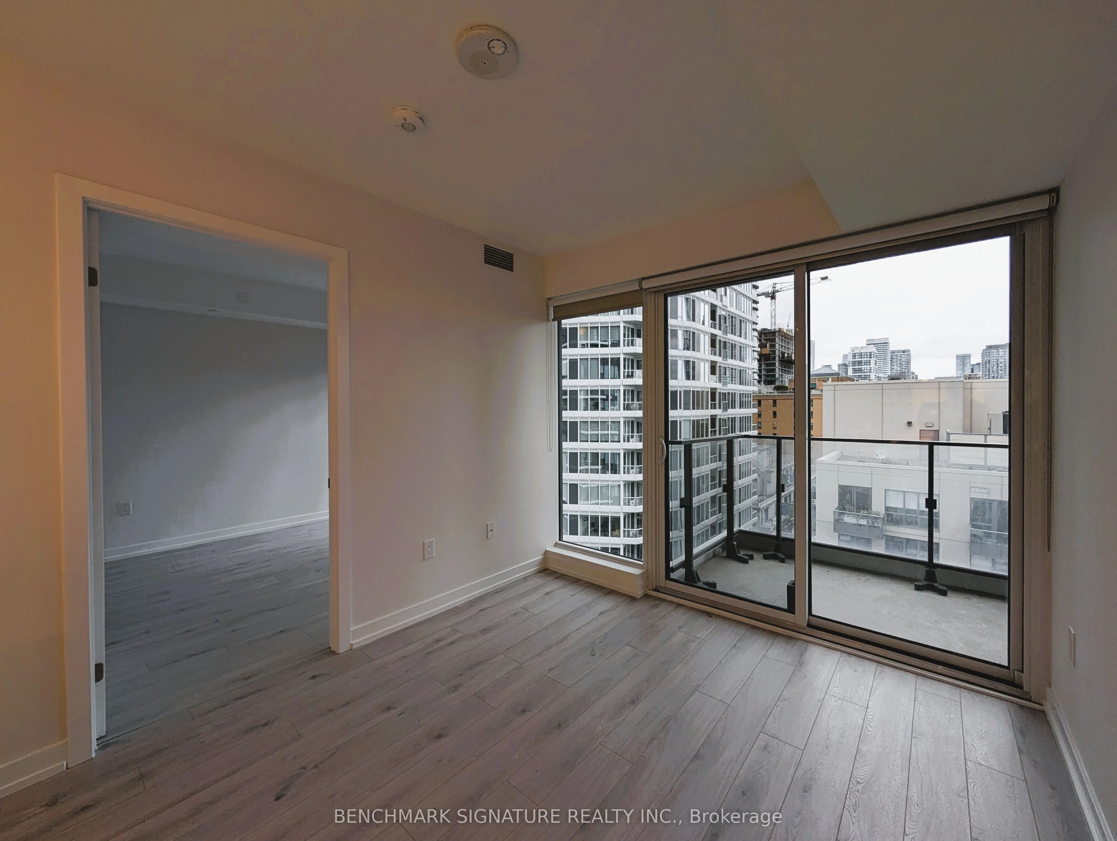 77 Shuter Street #1812