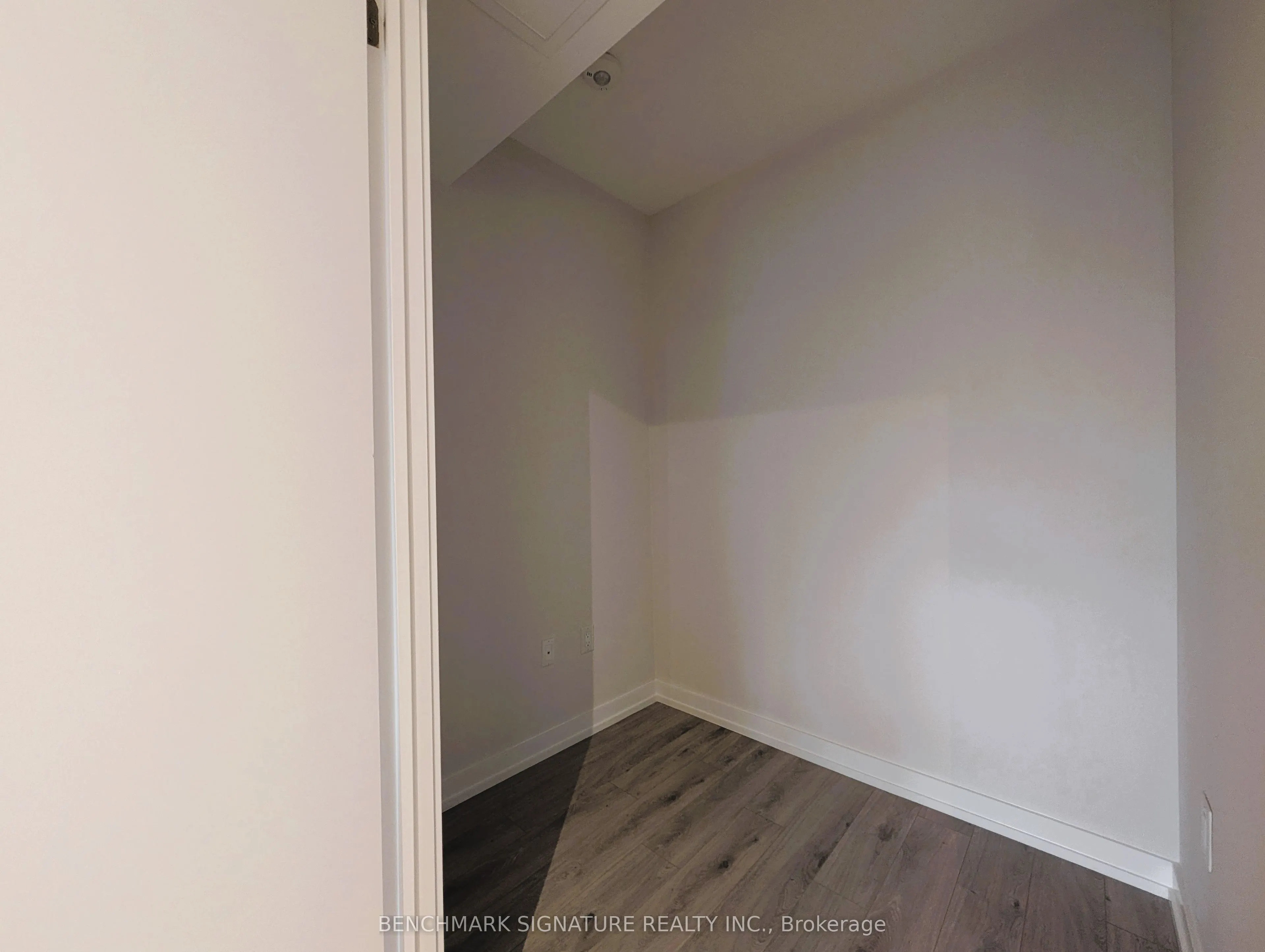 77 Shuter Street #1812