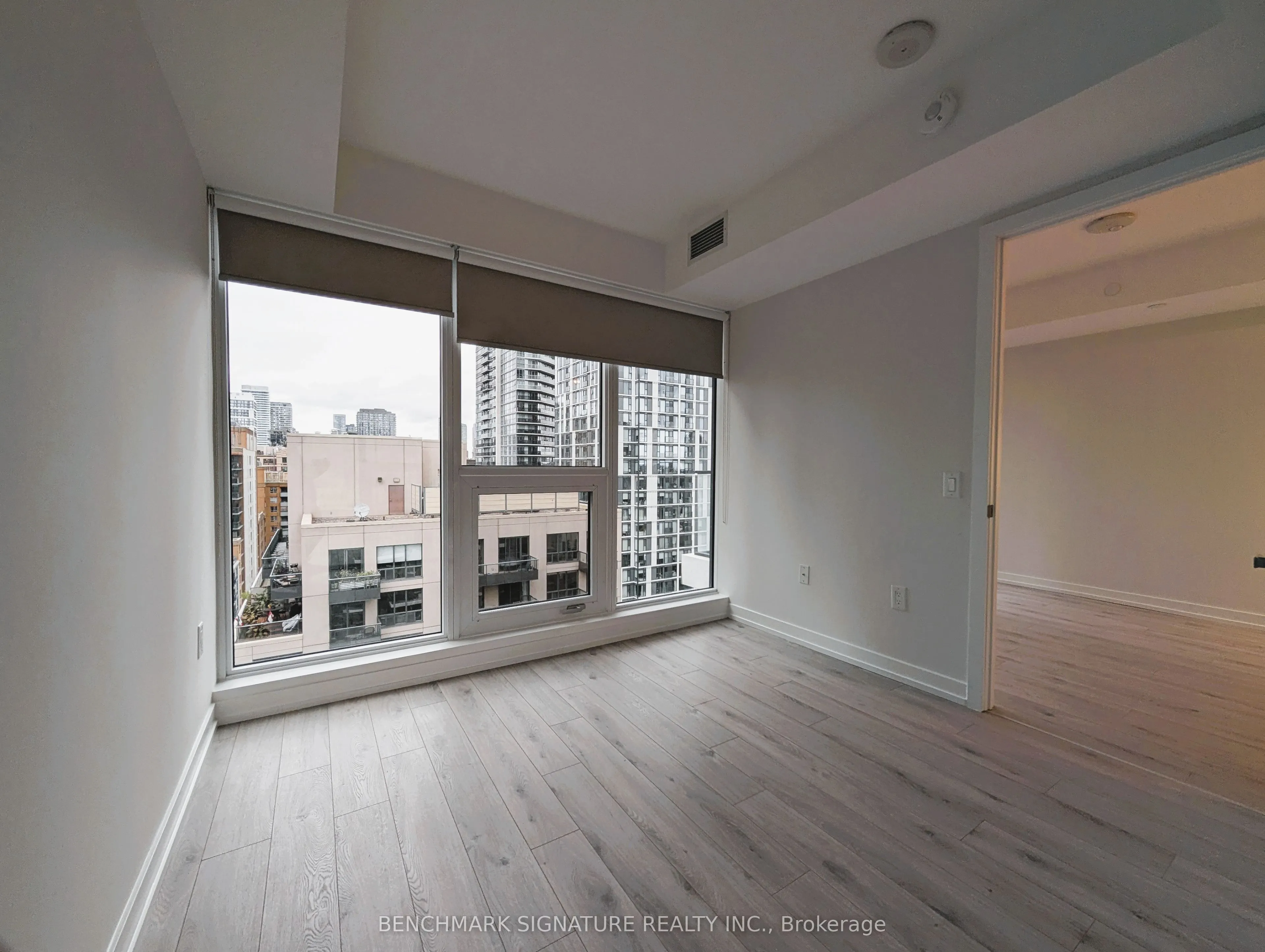 77 Shuter Street #1812