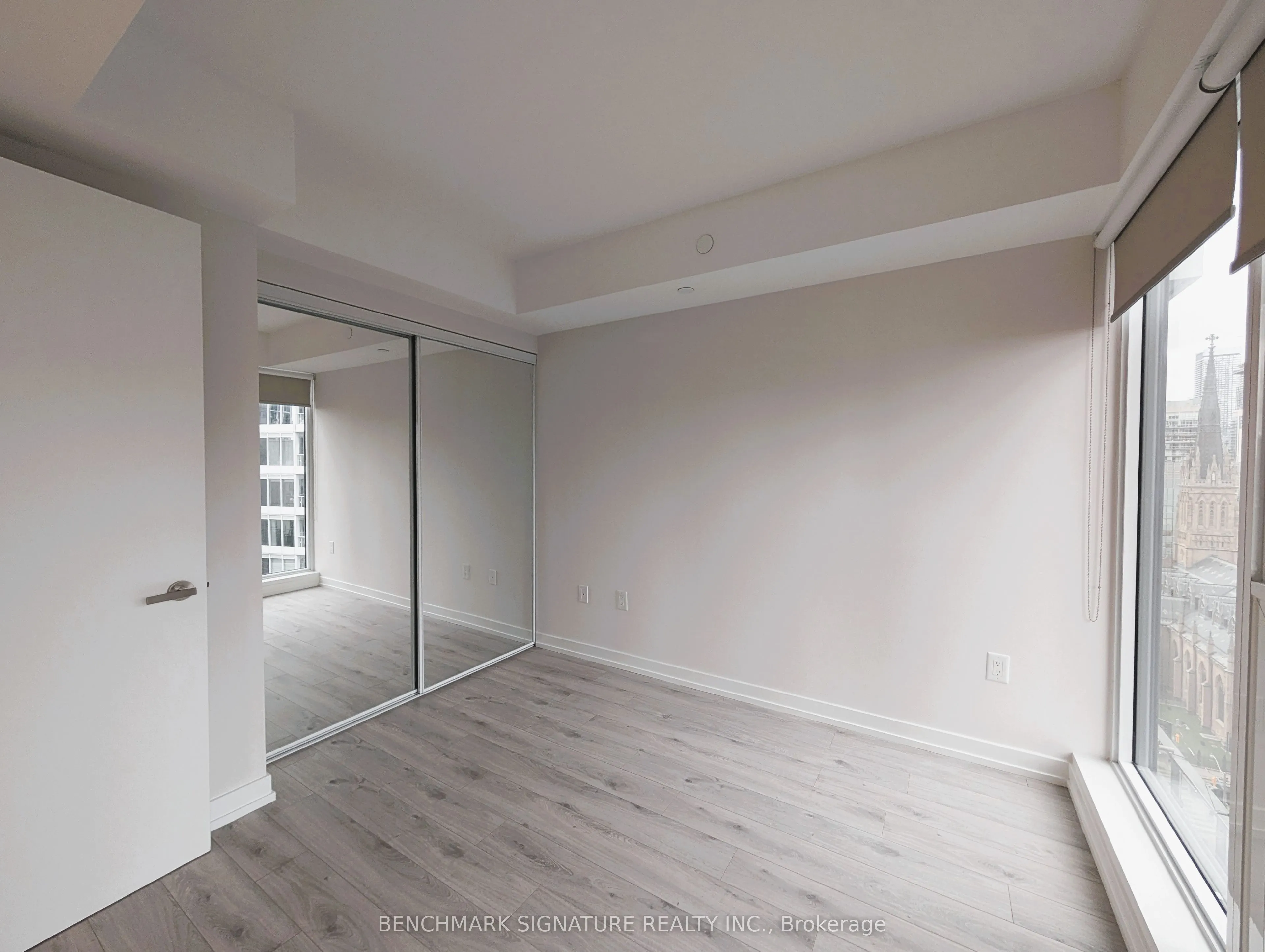 77 Shuter Street #1812