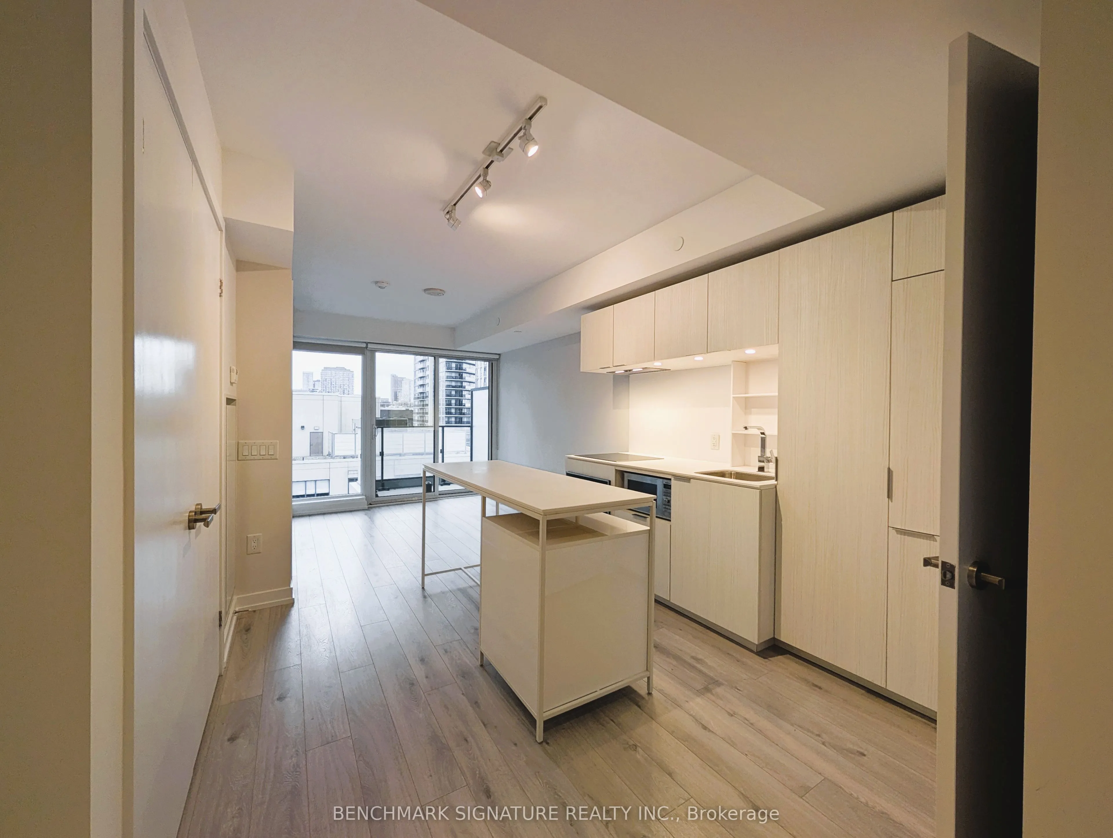 77 Shuter Street #1812