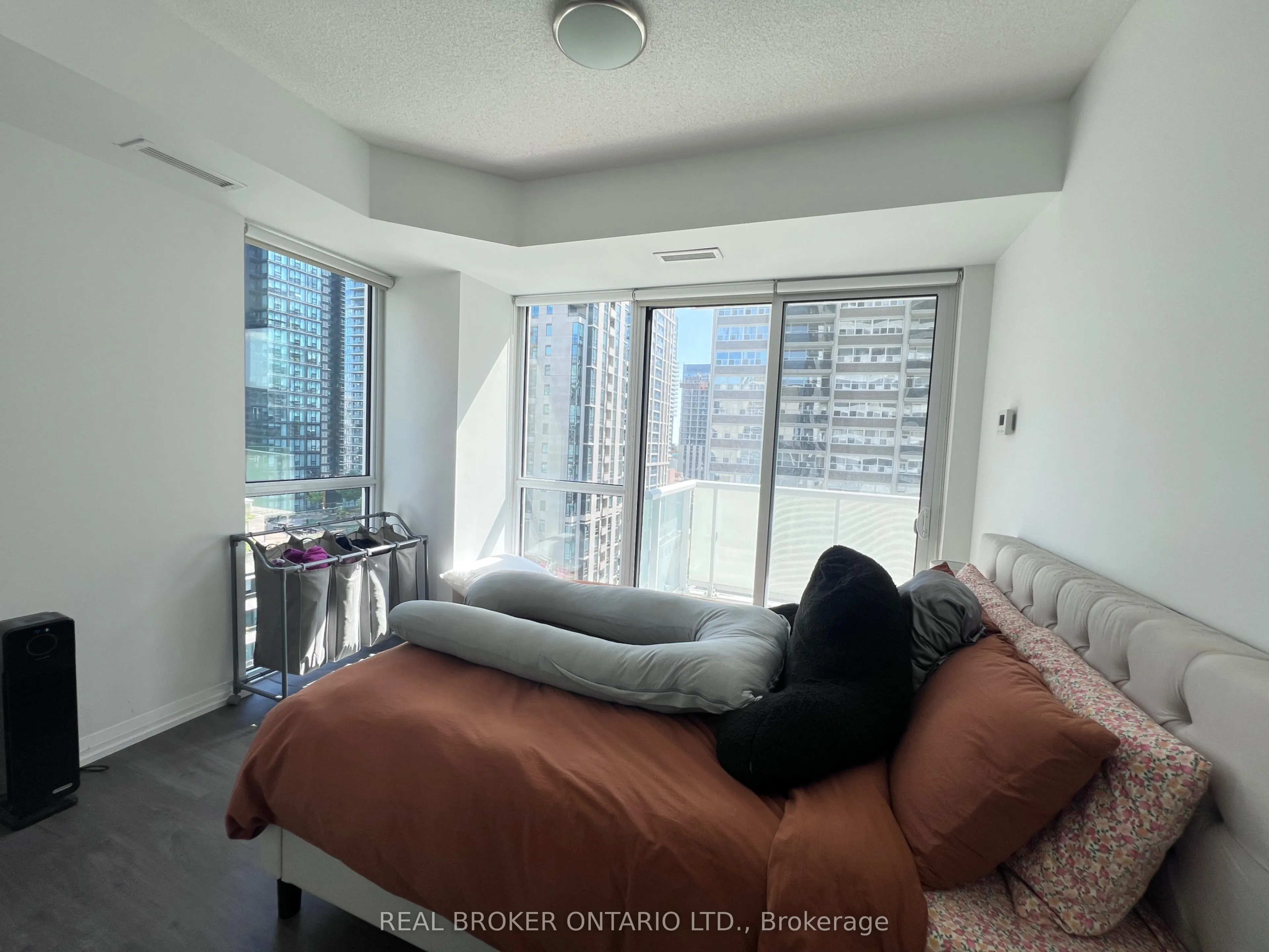 101 Erskine Avenue #1207