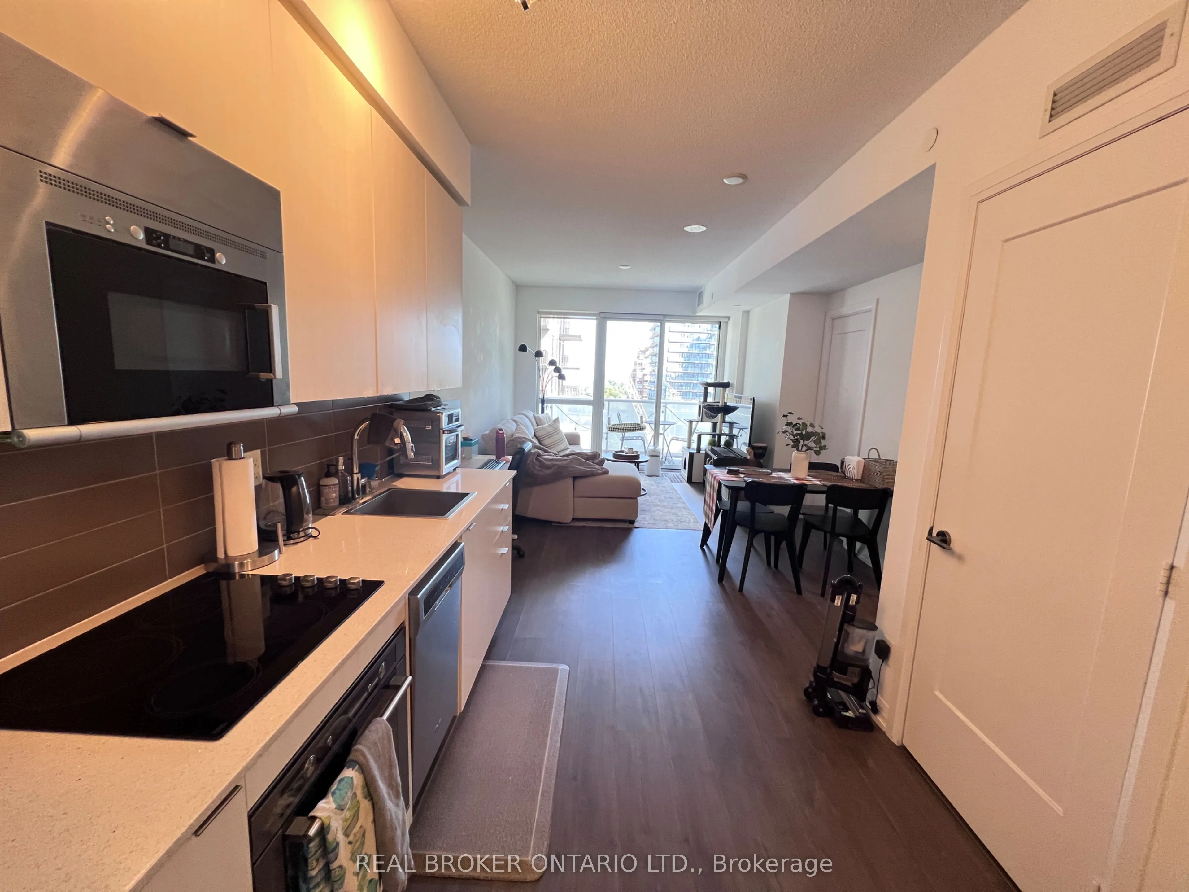 101 Erskine Avenue #1207