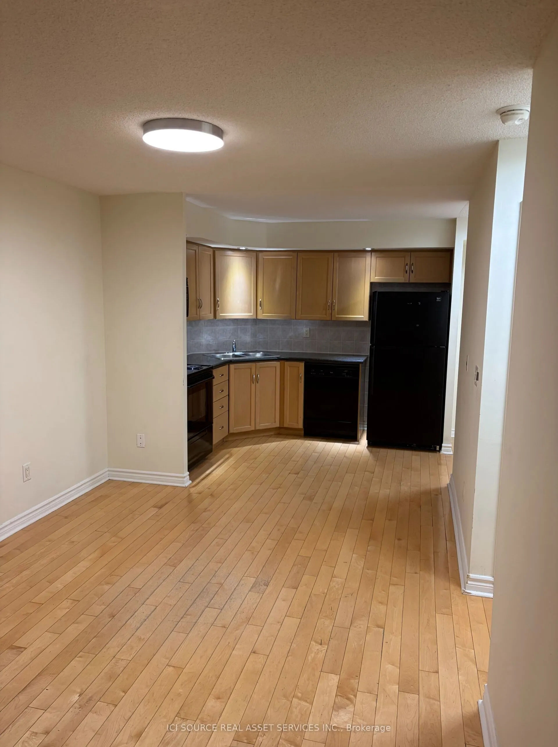 250 Wellington Street W #1445