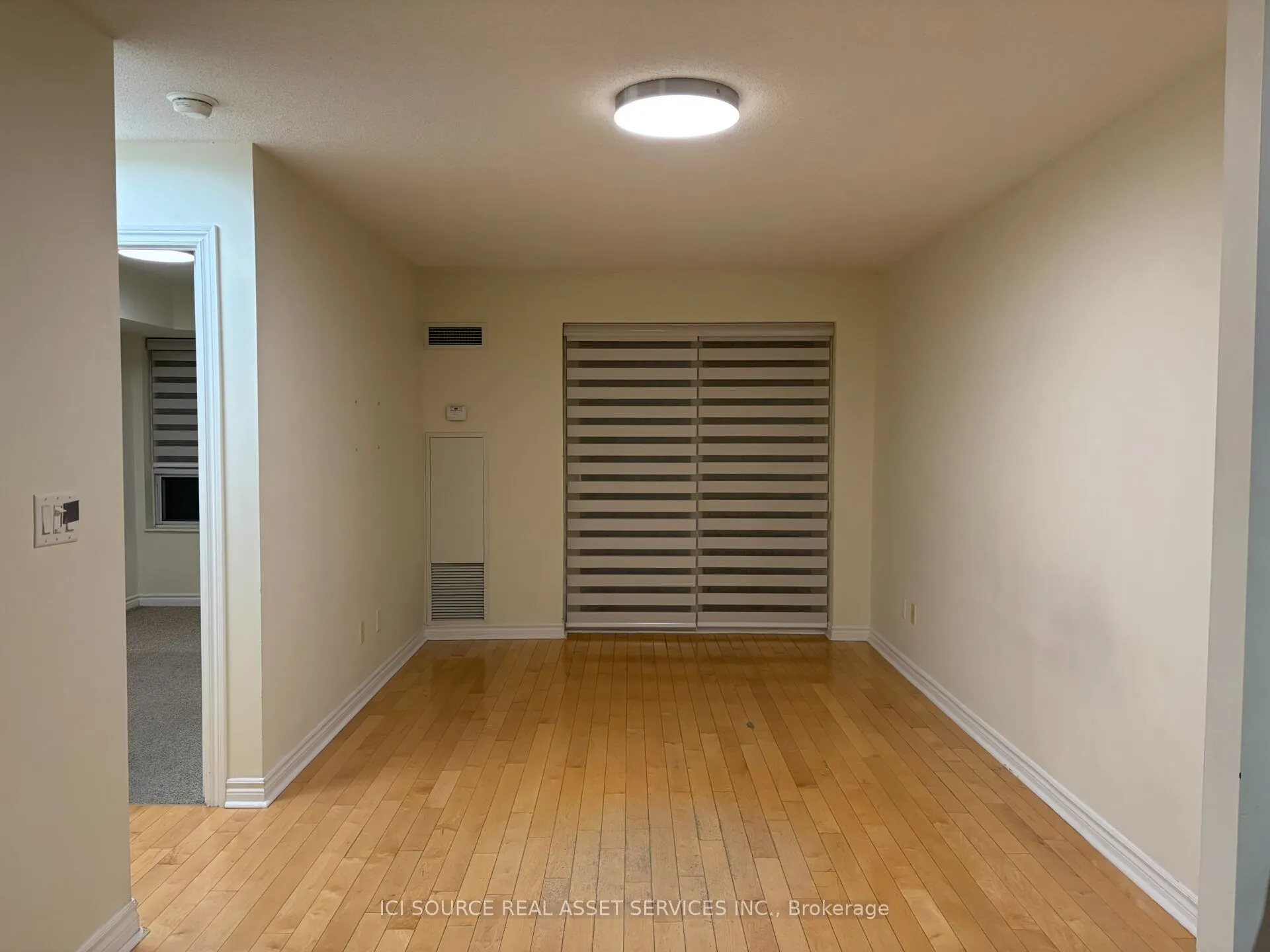 250 Wellington Street W #1445
