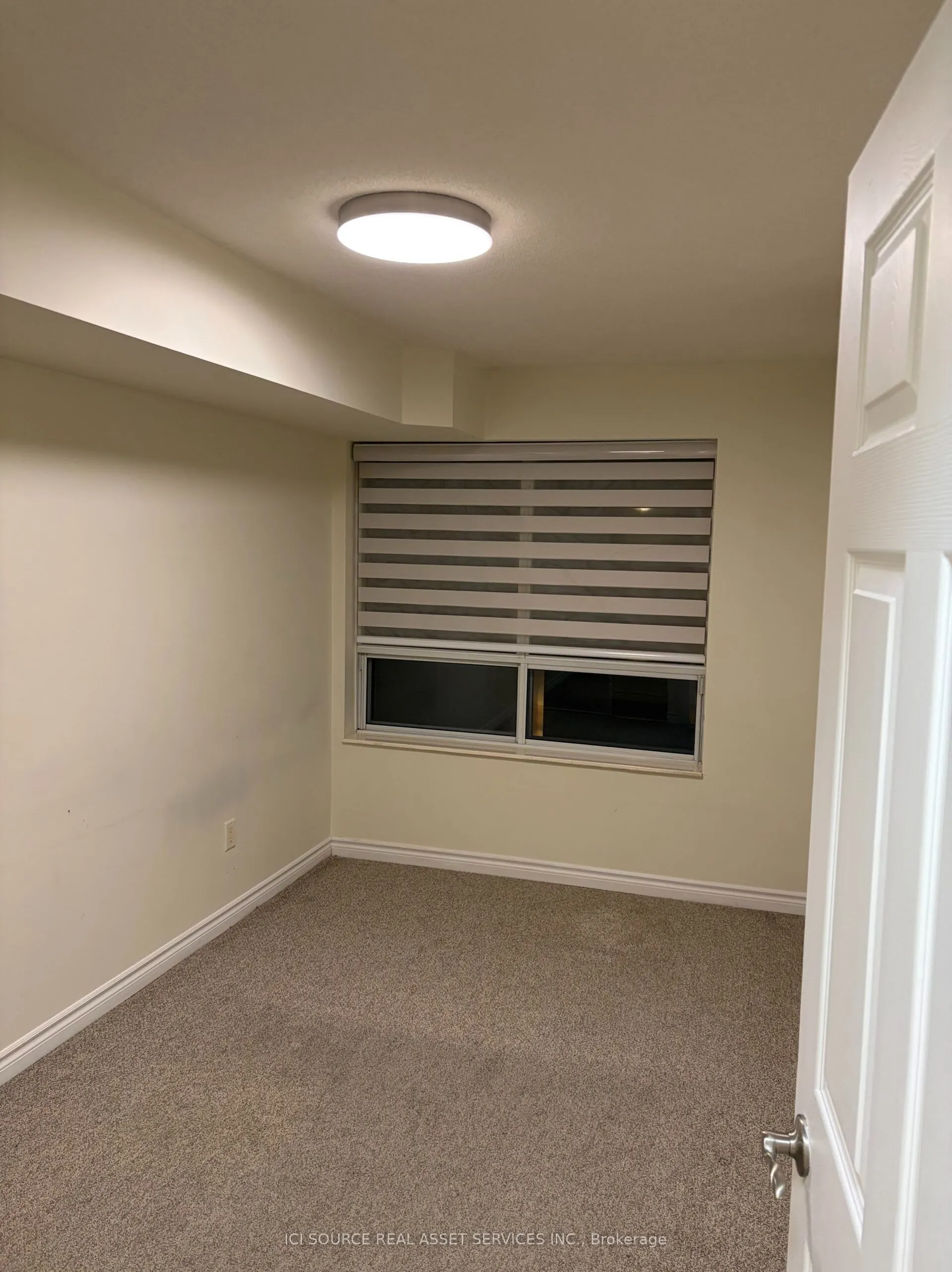 250 Wellington Street W #1445